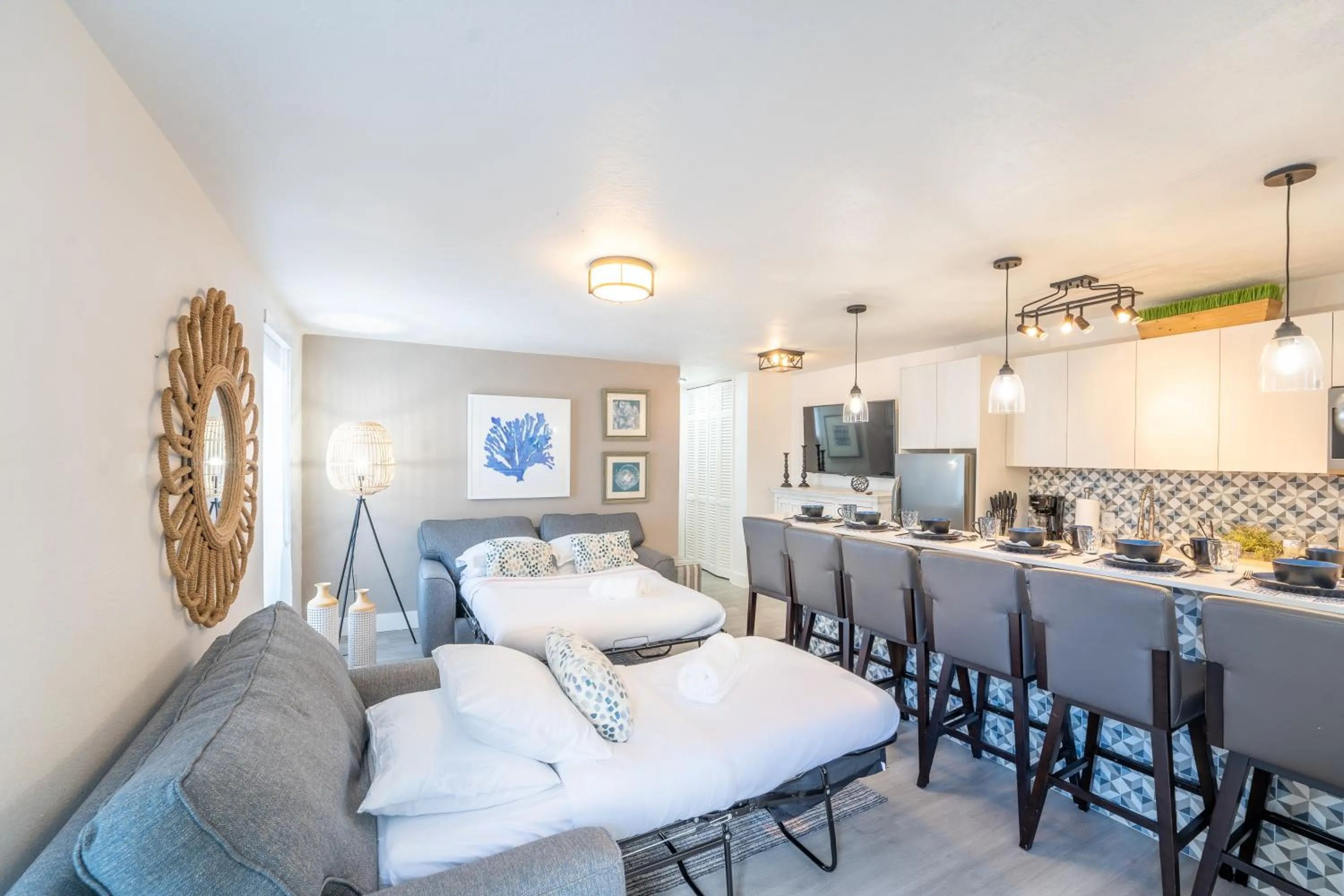 TV and multimedia in PRAIA Hotel Boutique & Apartments Miami Beach