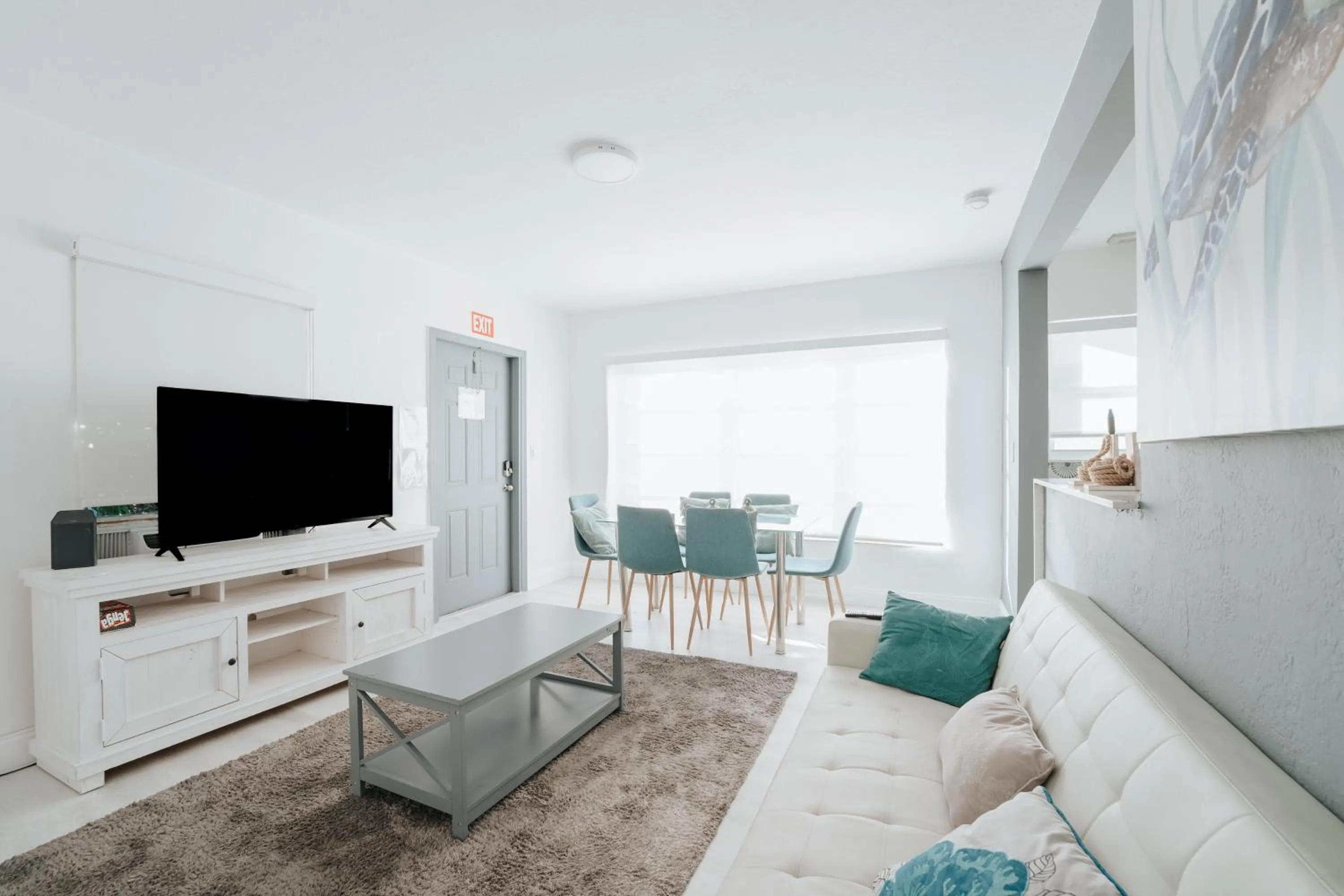 TV and multimedia in PRAIA Hotel Hollywood