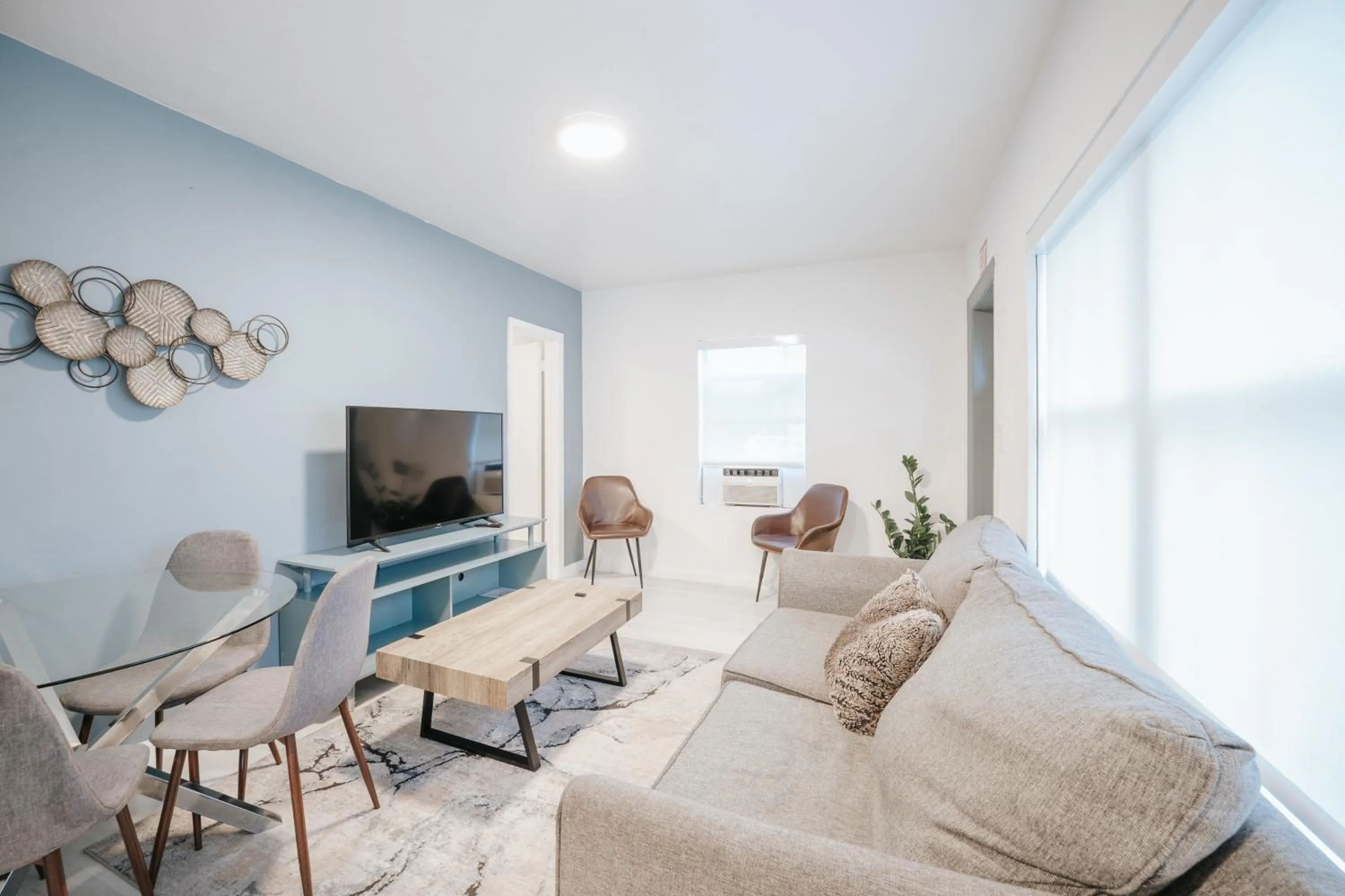 TV and multimedia in PRAIA Hotel Hollywood