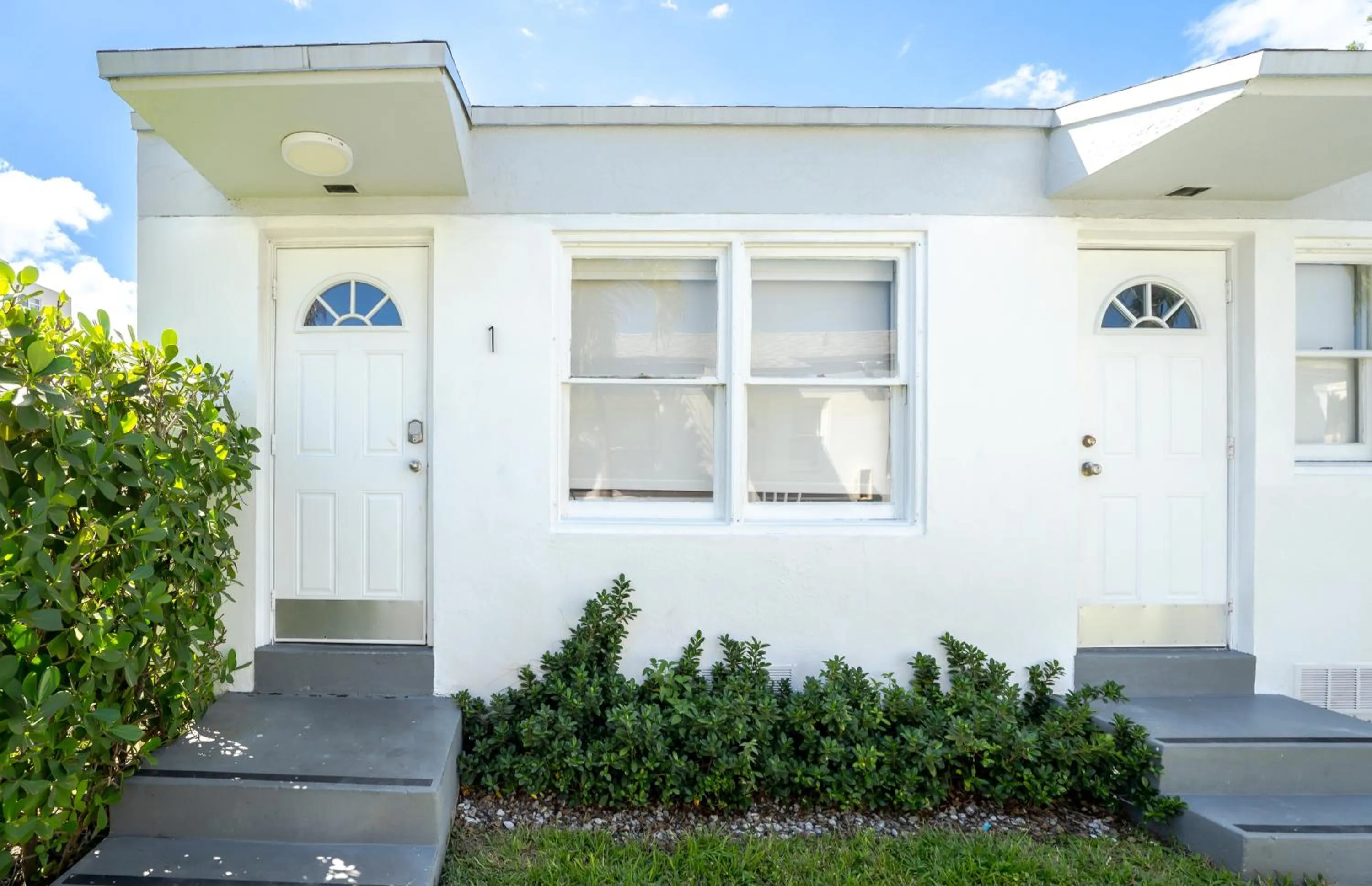 Facade/entrance in PRAIA Hotel Hollywood