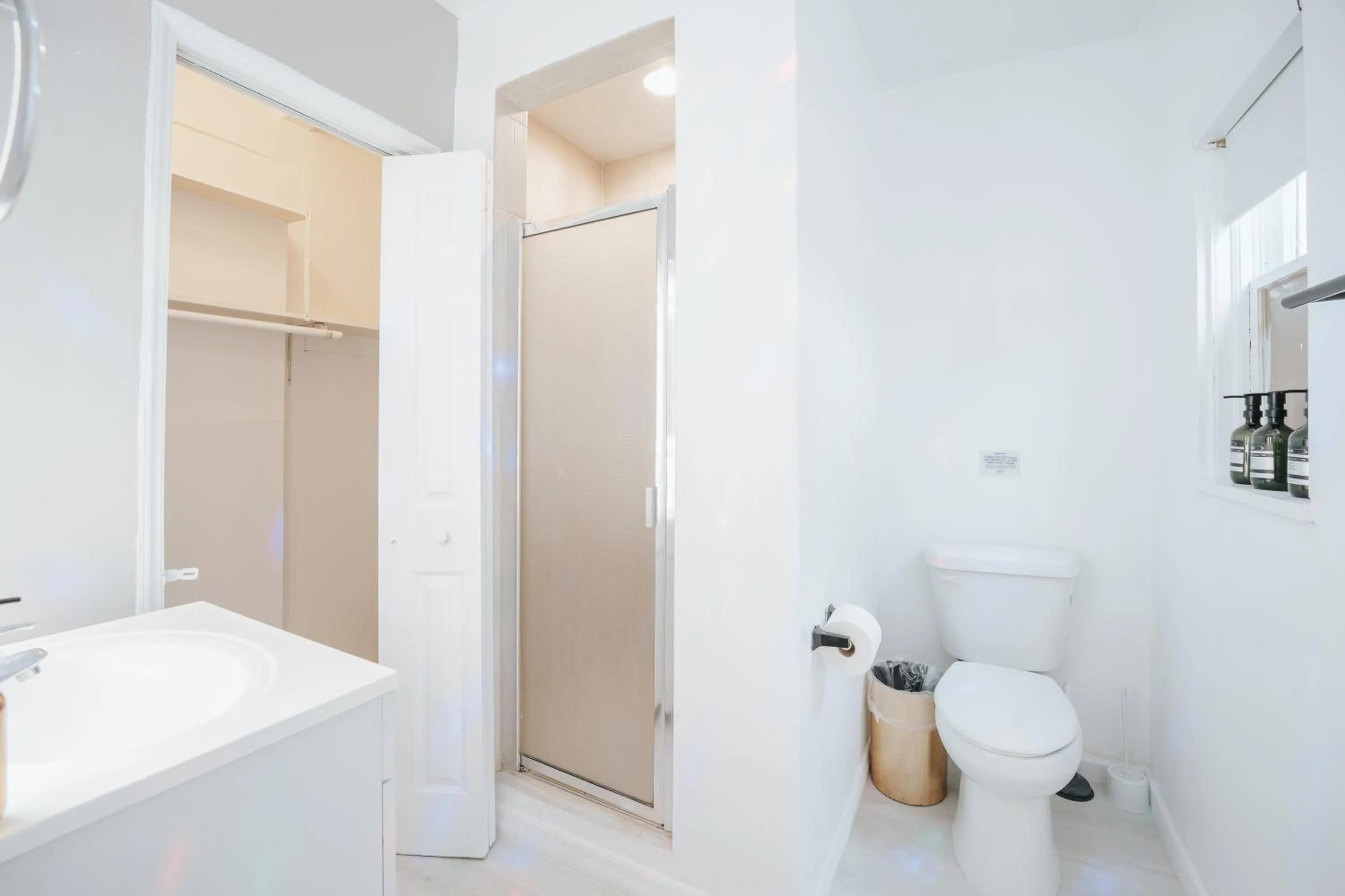 Shower in PRAIA Hotel Hollywood