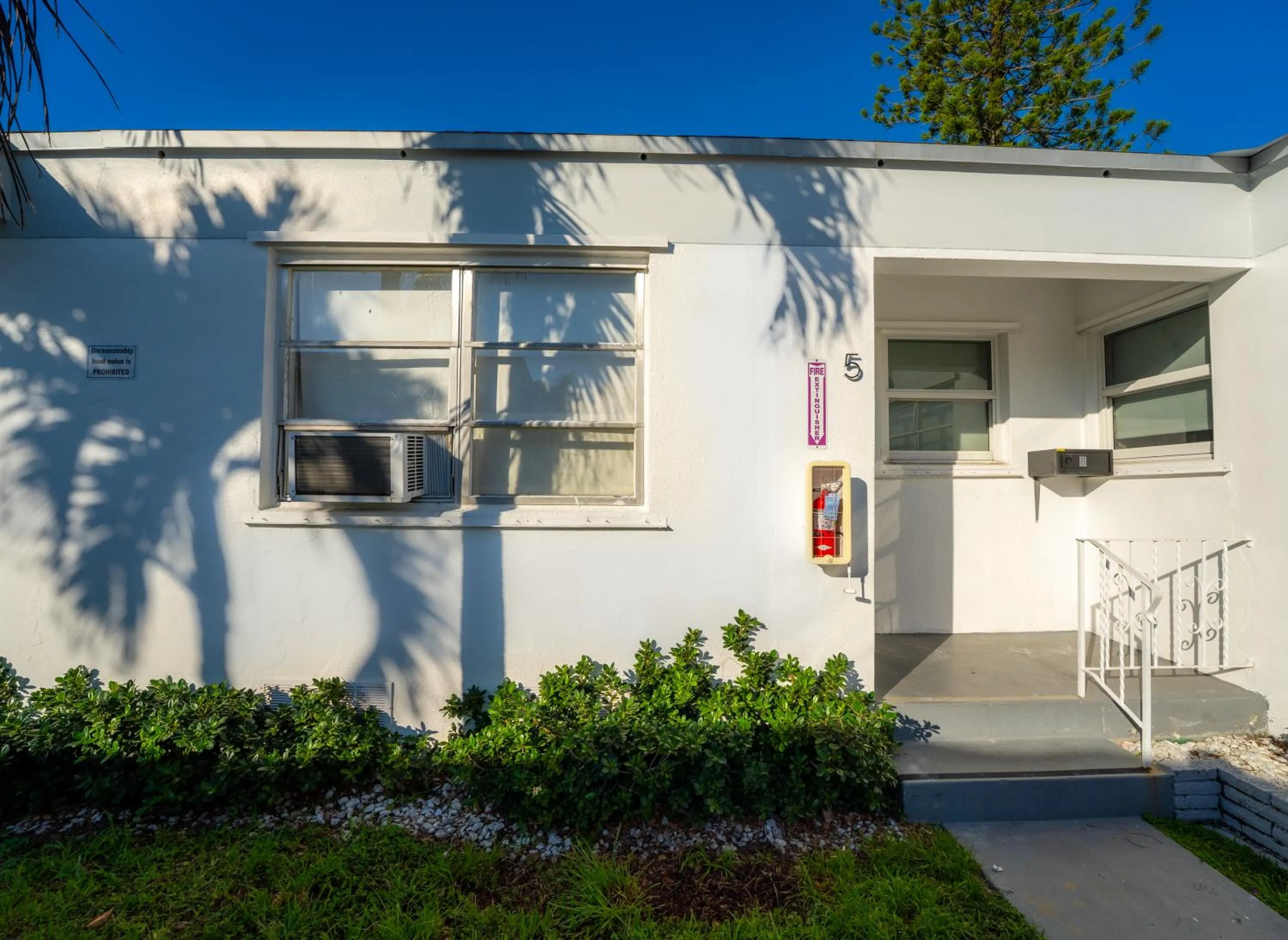 Facade/entrance in PRAIA Hotel Hollywood