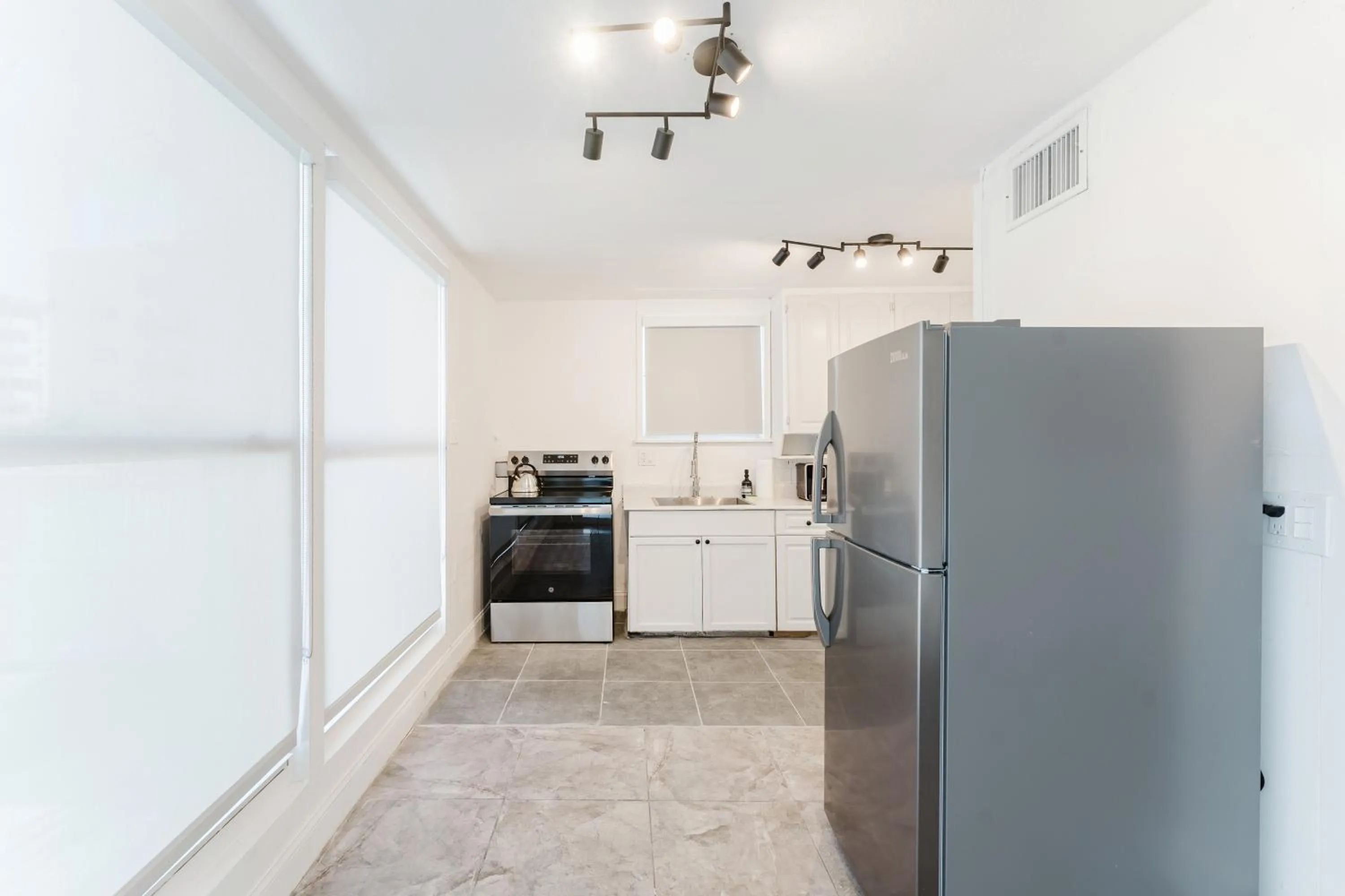 Kitchen or kitchenette in PRAIA Hotel Hollywood