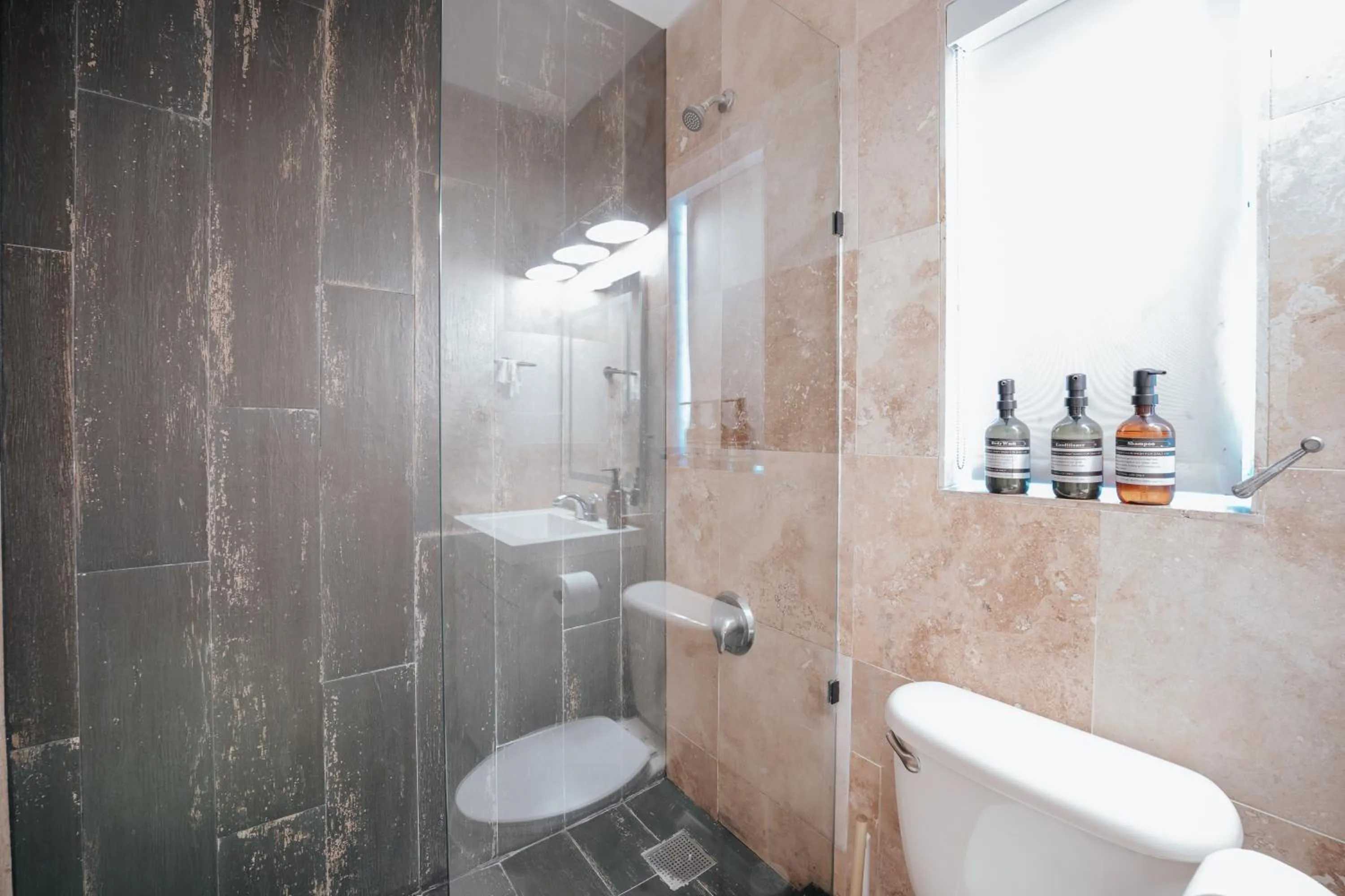 Bathroom in PRAIA Hotel Hollywood