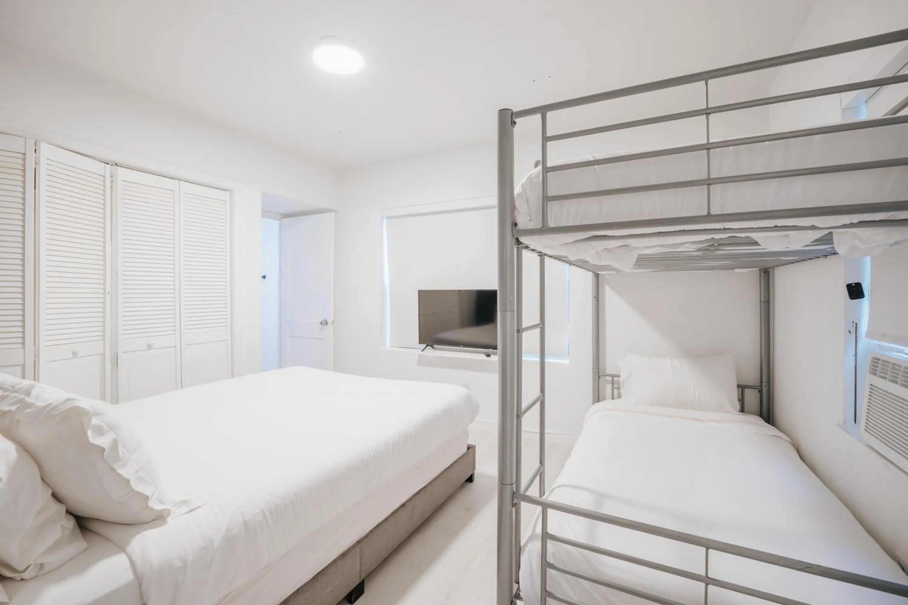 Bed in PRAIA Hotel Hollywood