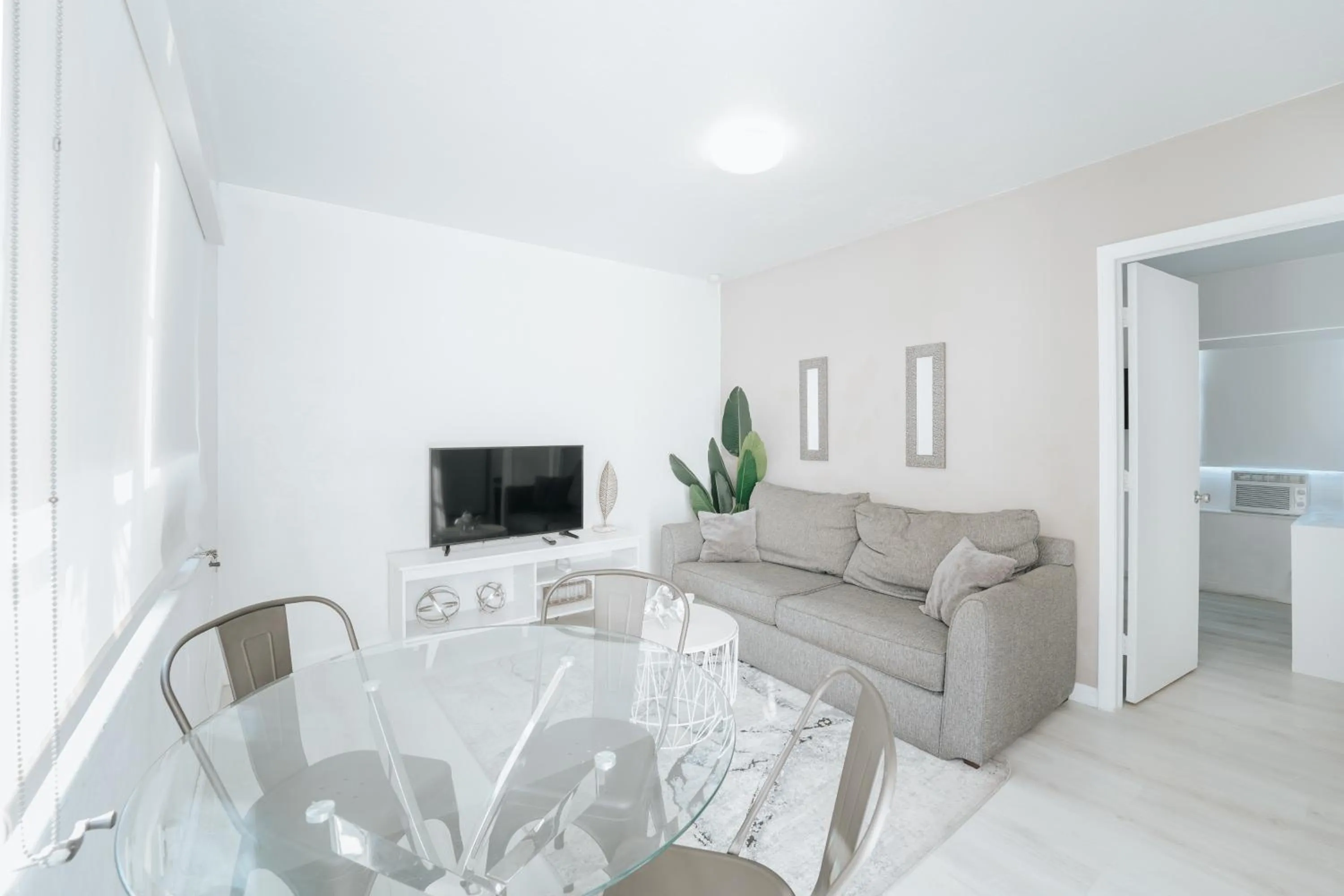 TV and multimedia in PRAIA Hotel Hollywood