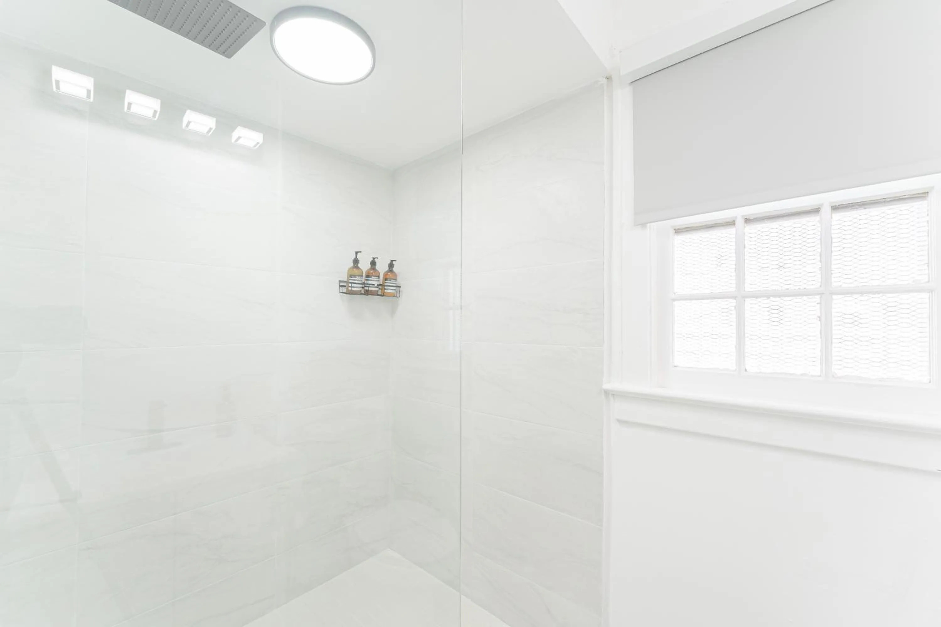 Shower in PRAIA Hotel Hollywood