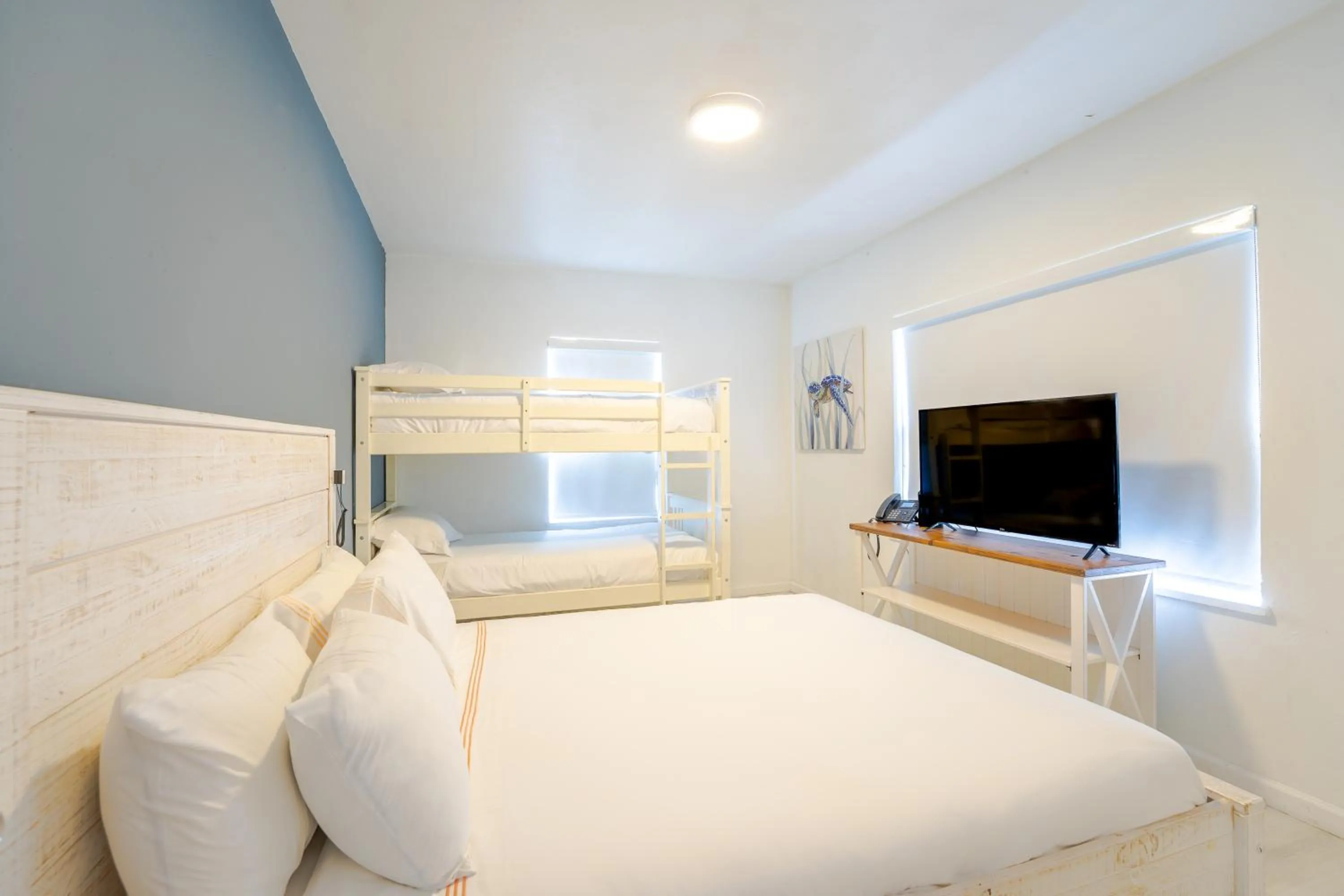 Bedroom, Bed in PRAIA Hotel Hollywood