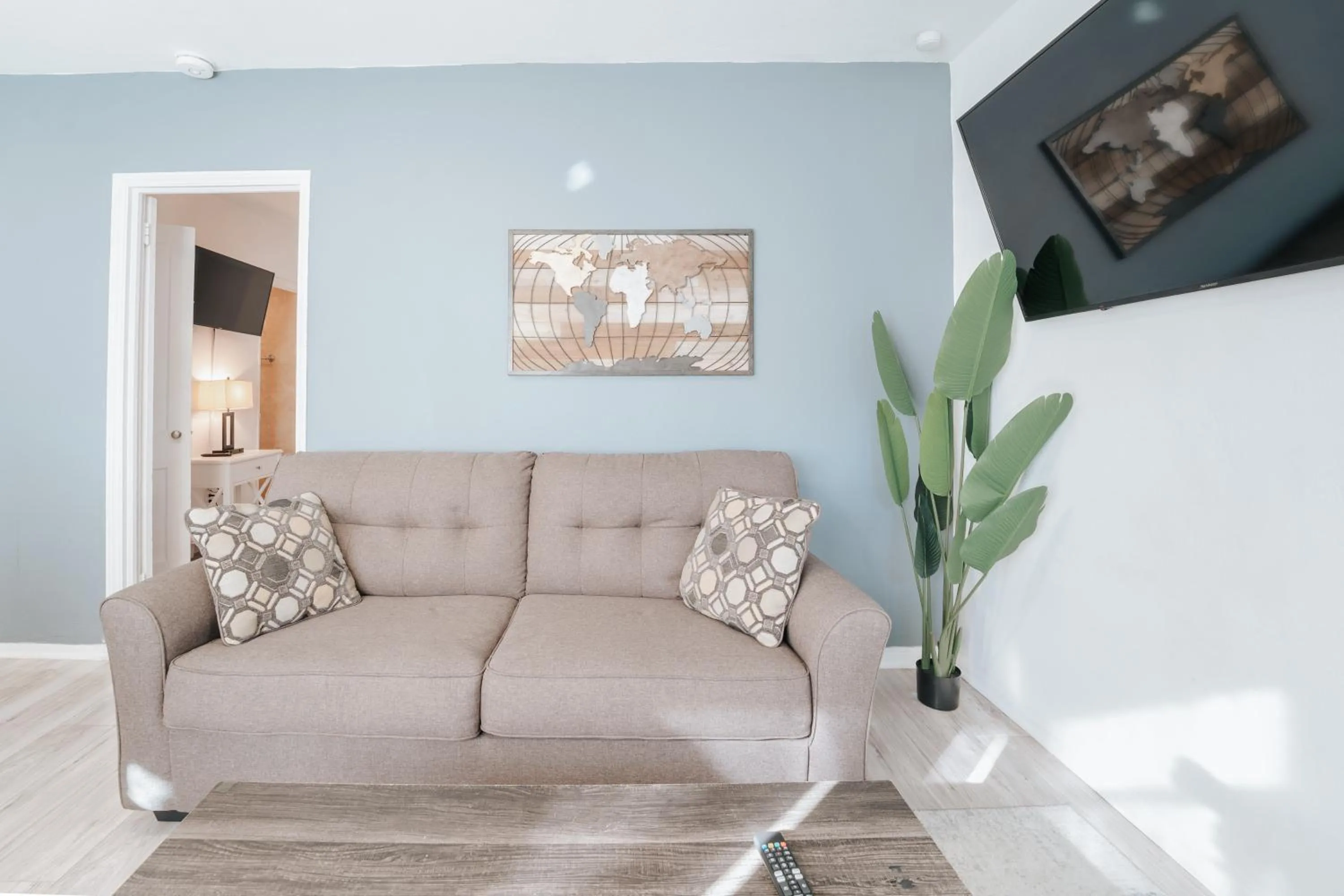 TV and multimedia in PRAIA Hotel Hollywood