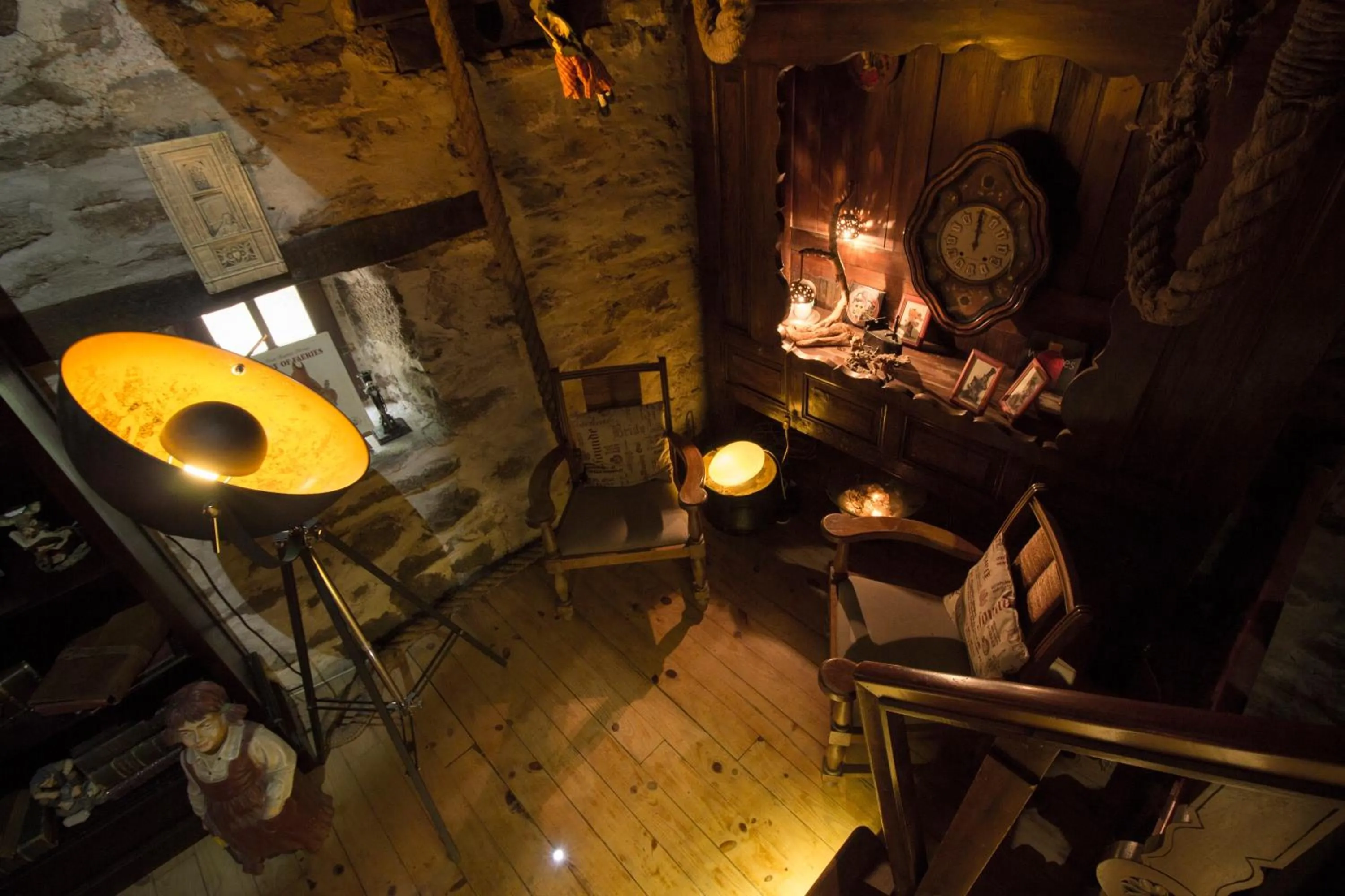 Library in Les Moulins Du Duc ÉCOLODGE