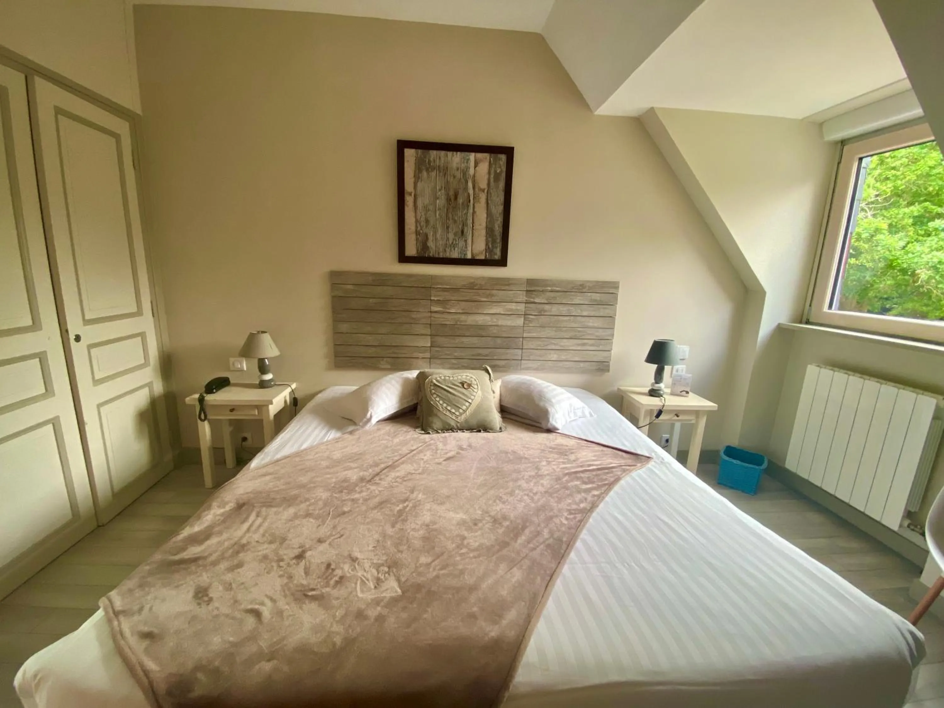 Bed in Les Moulins Du Duc ÉCOLODGE