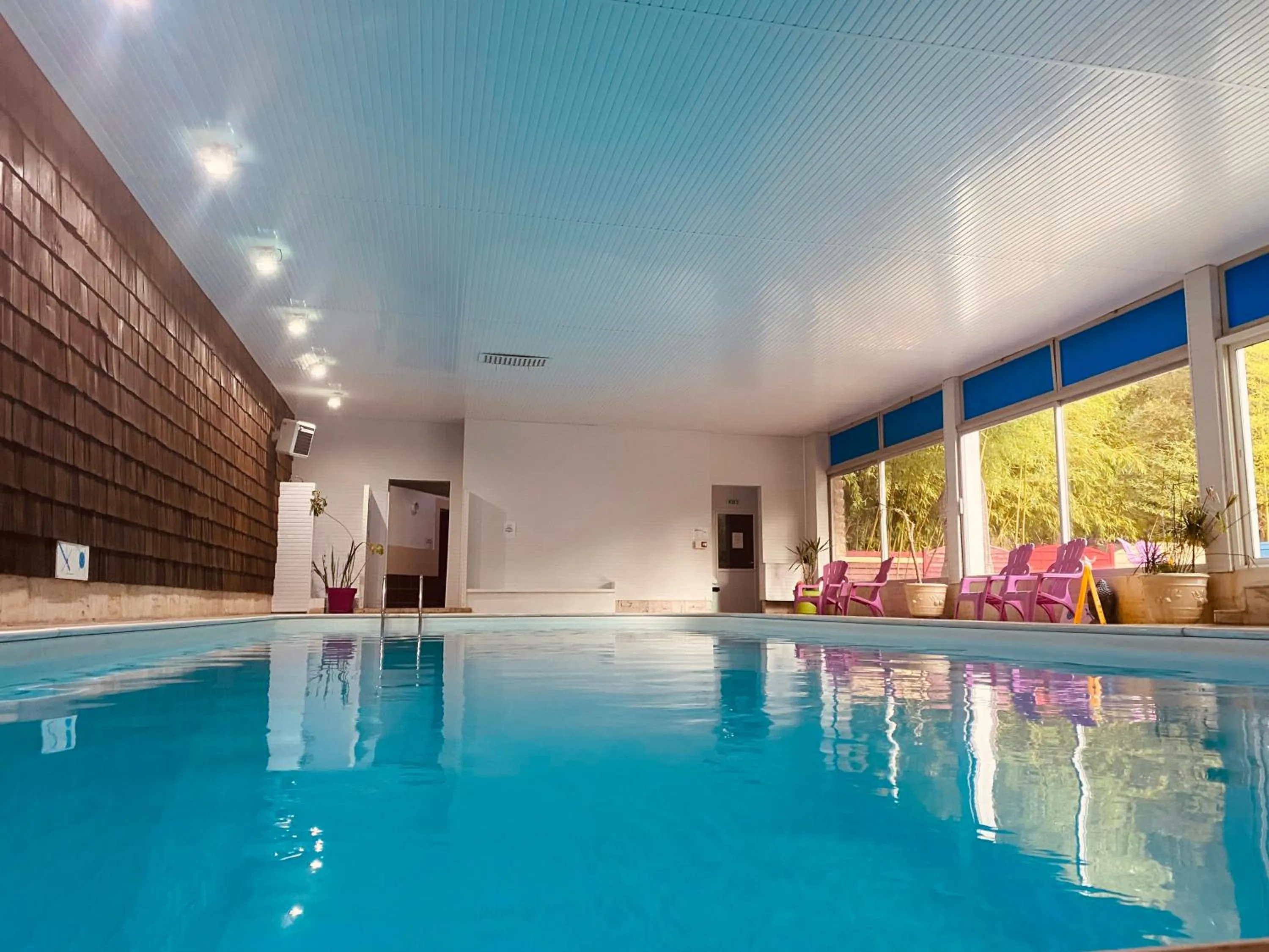 Pool view in Les Moulins Du Duc ÉCOLODGE