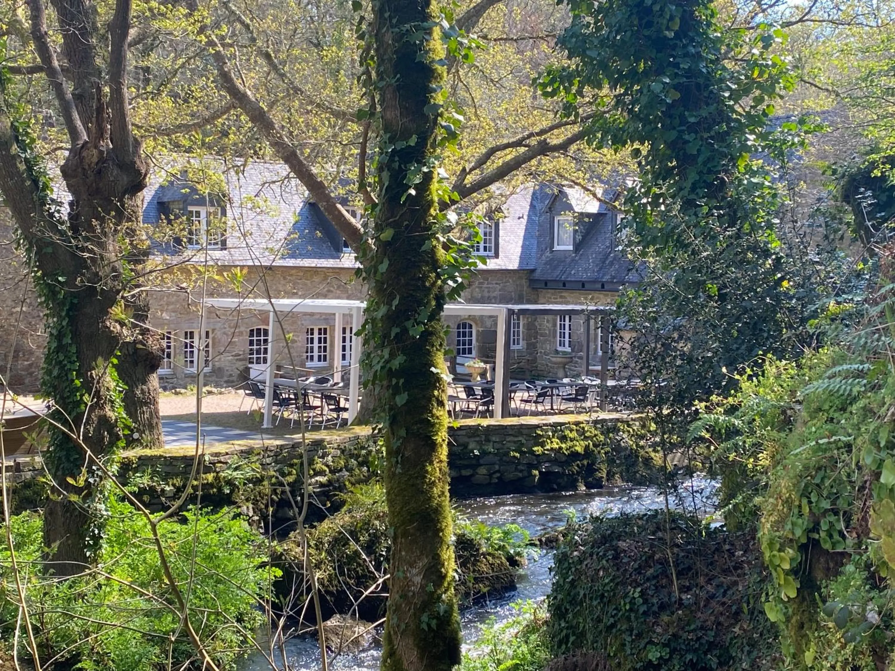 Property building in Les Moulins Du Duc ÉCOLODGE