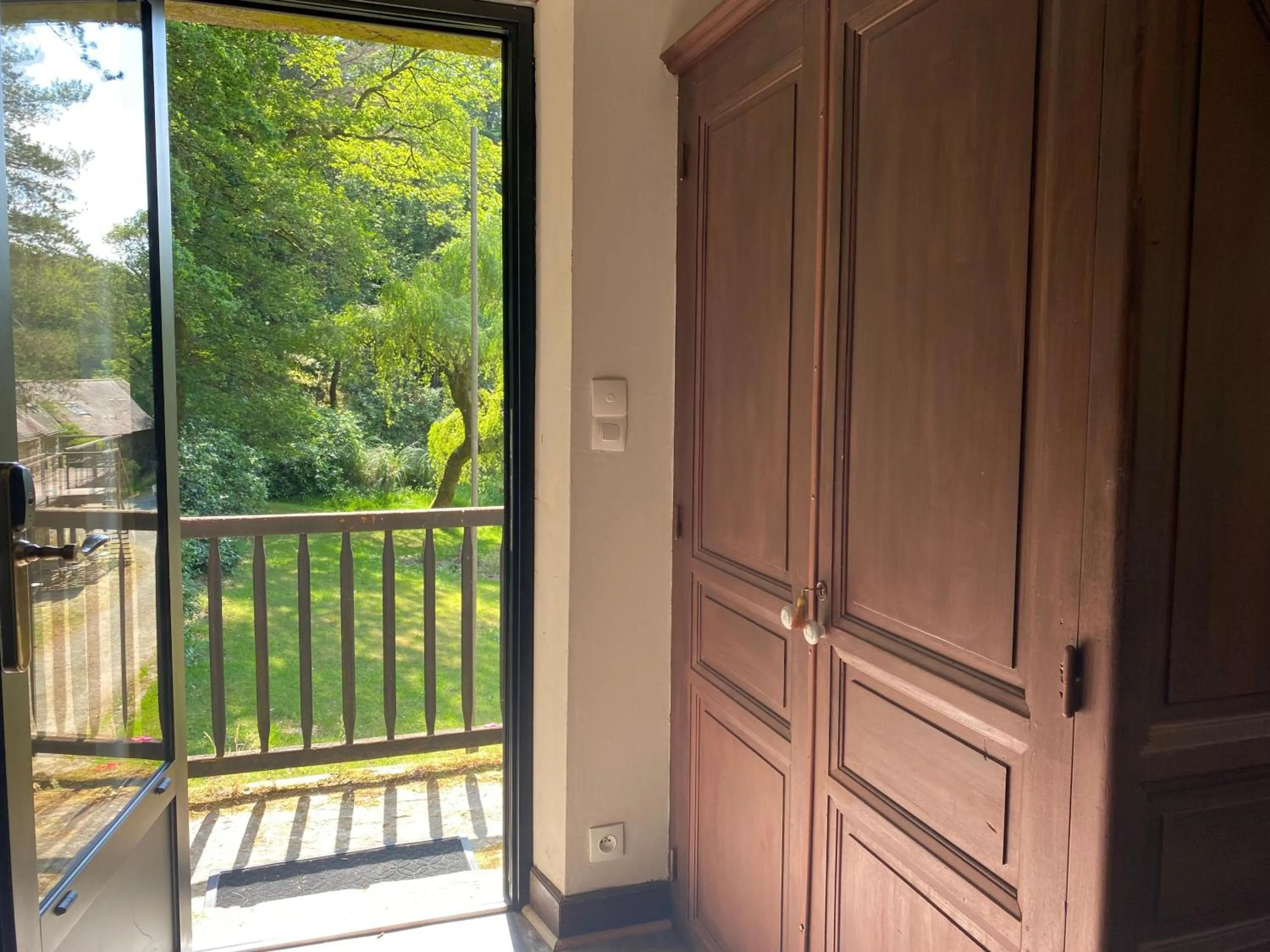 Spring in Les Moulins Du Duc ÉCOLODGE