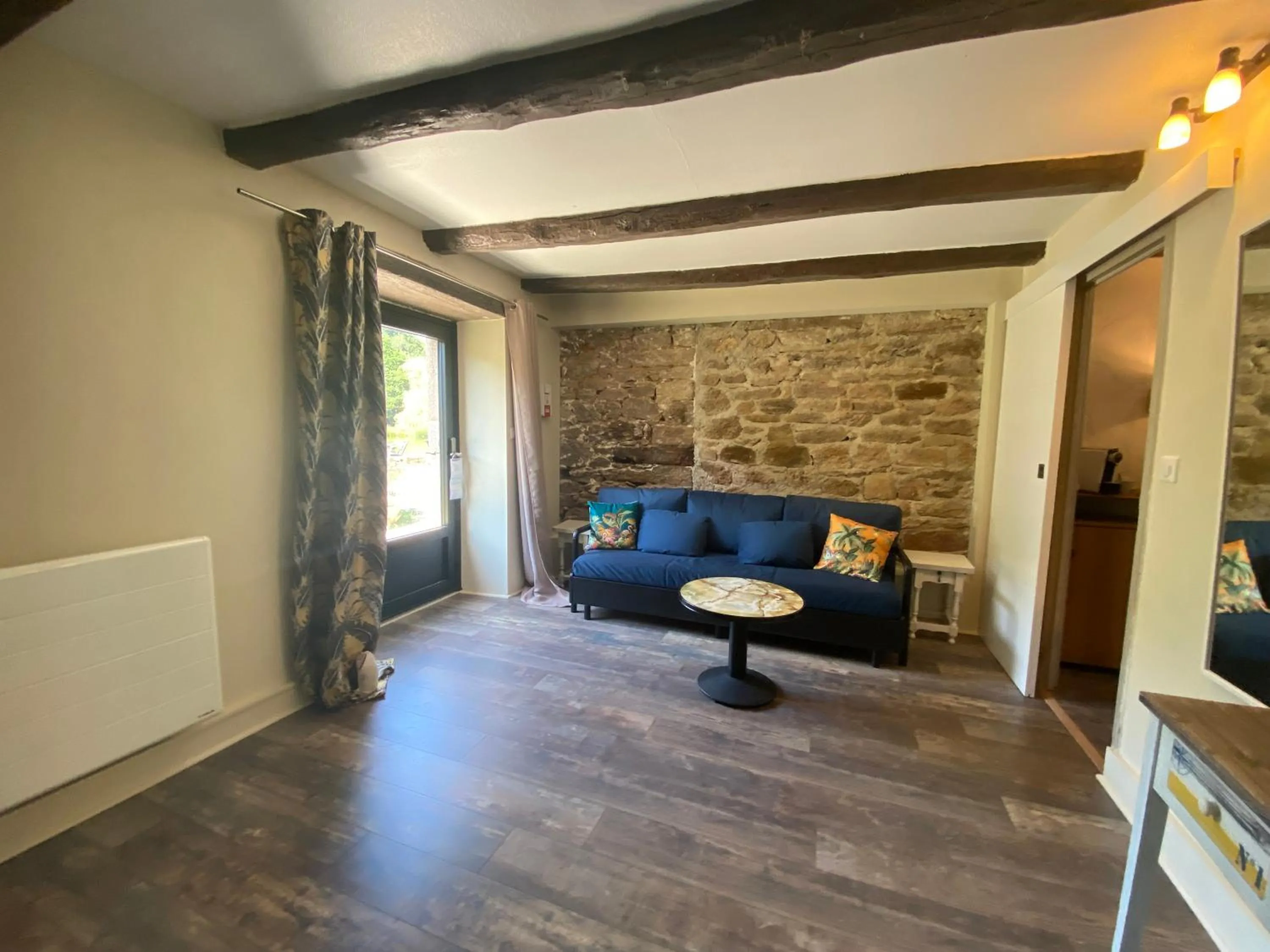 Living room in Les Moulins Du Duc ÉCOLODGE