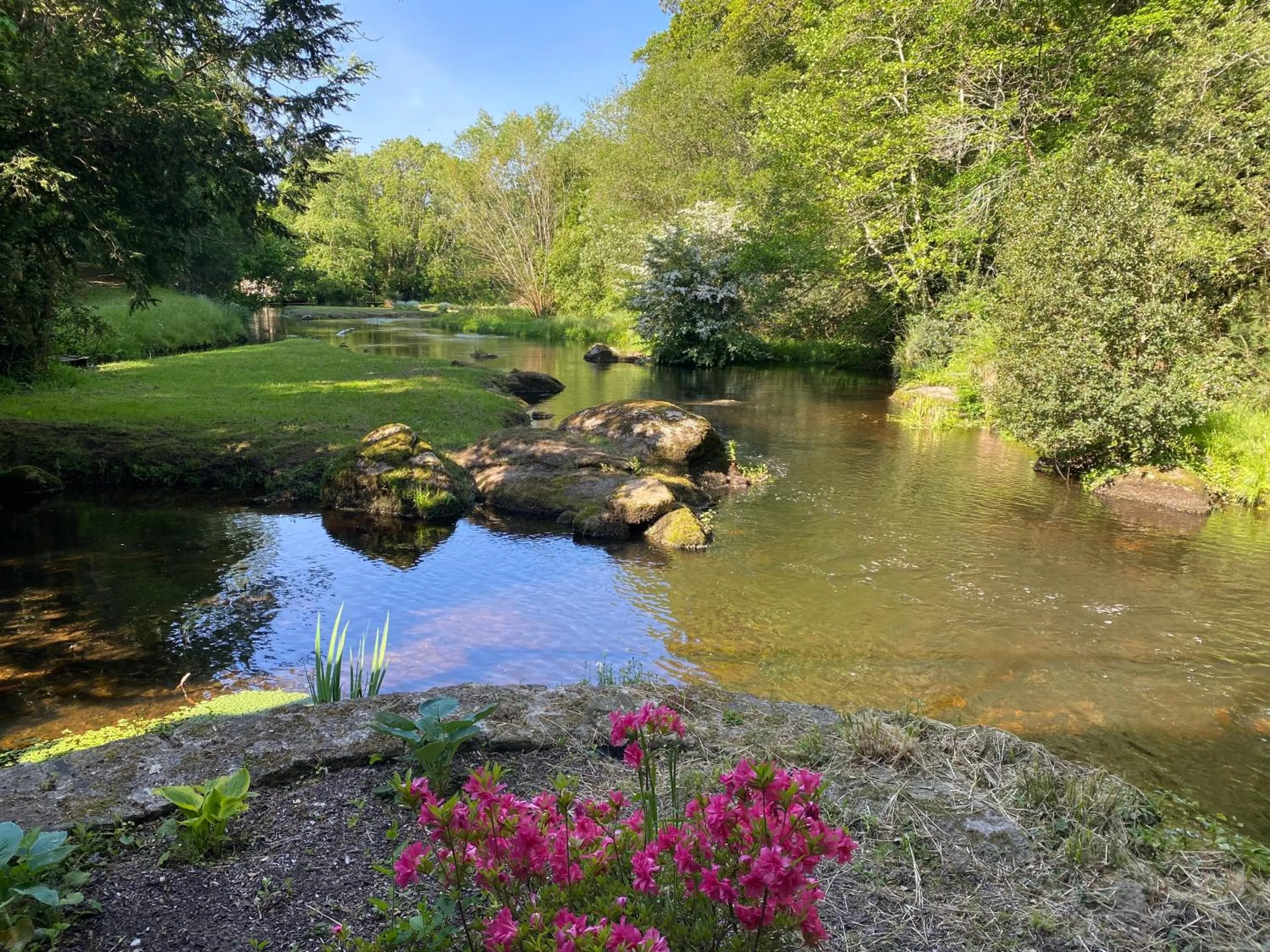 Spring in Les Moulins Du Duc ÉCOLODGE