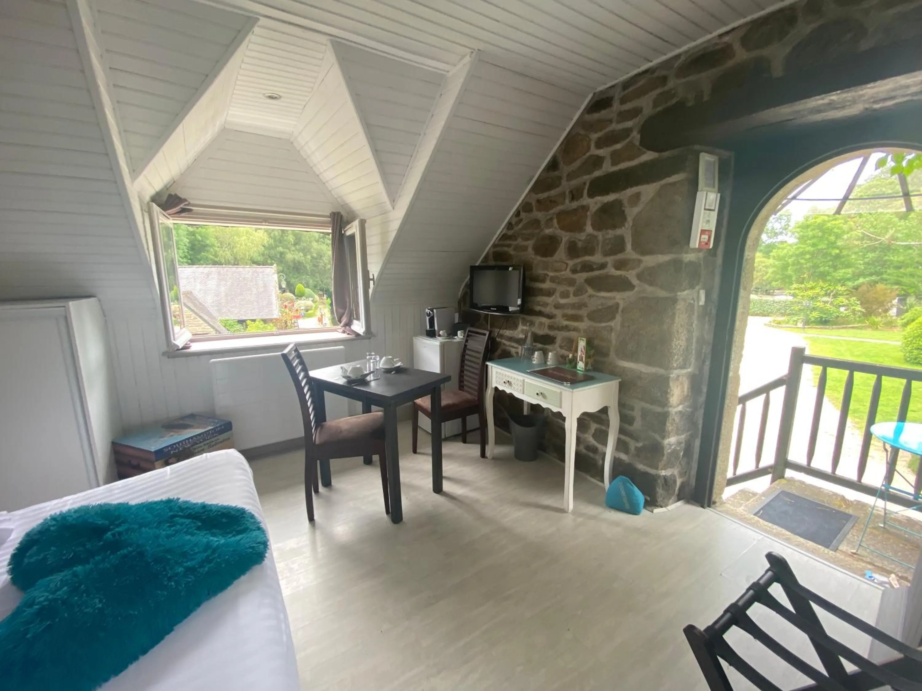 Coffee/tea facilities in Les Moulins Du Duc ÉCOLODGE