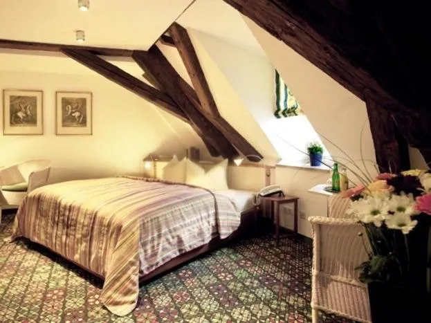 Bed in Hotel Münchner Hof und Blauer Turm