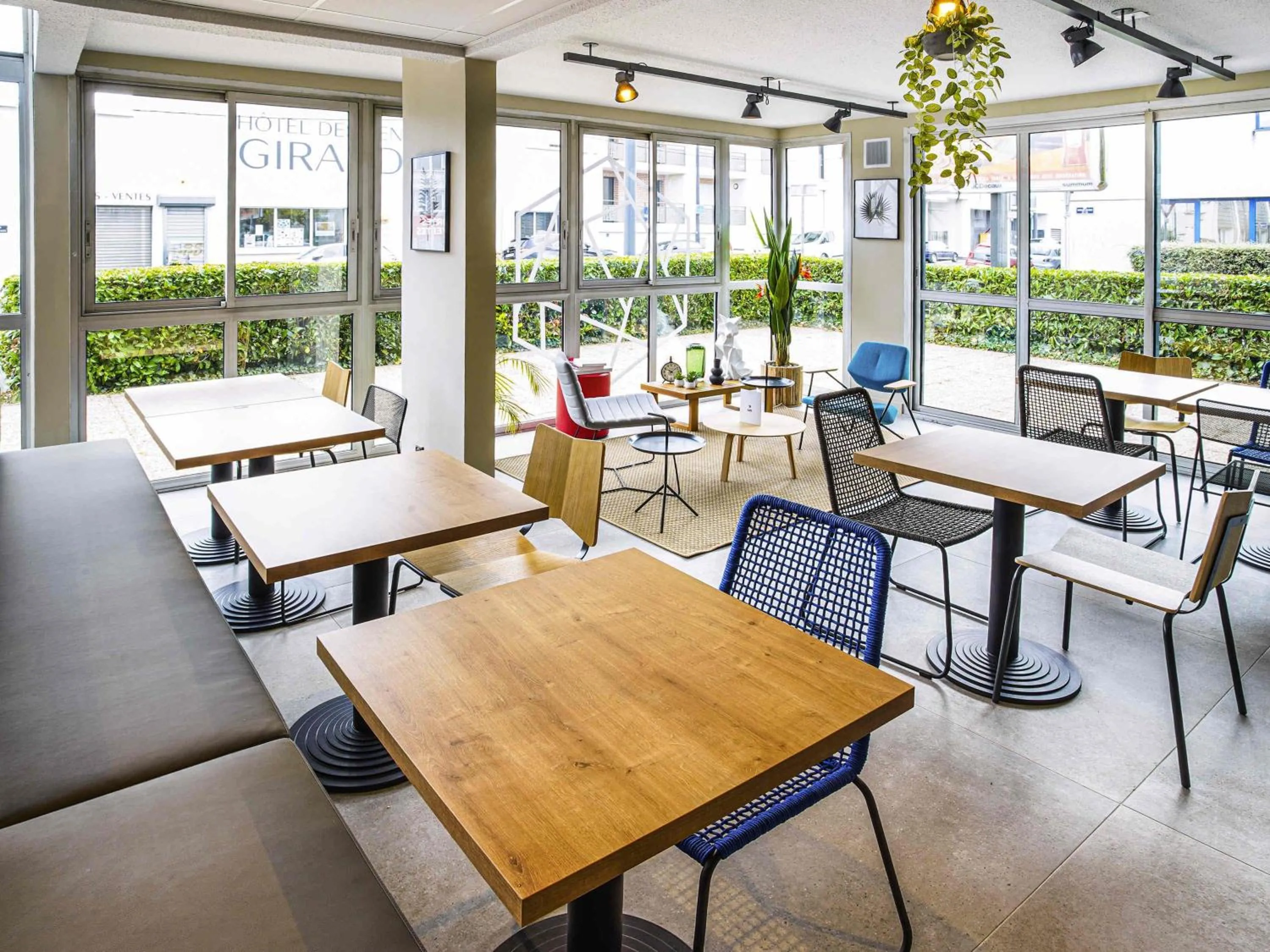 Restaurant/places to eat in Ibis Tours Centre Giraudeau