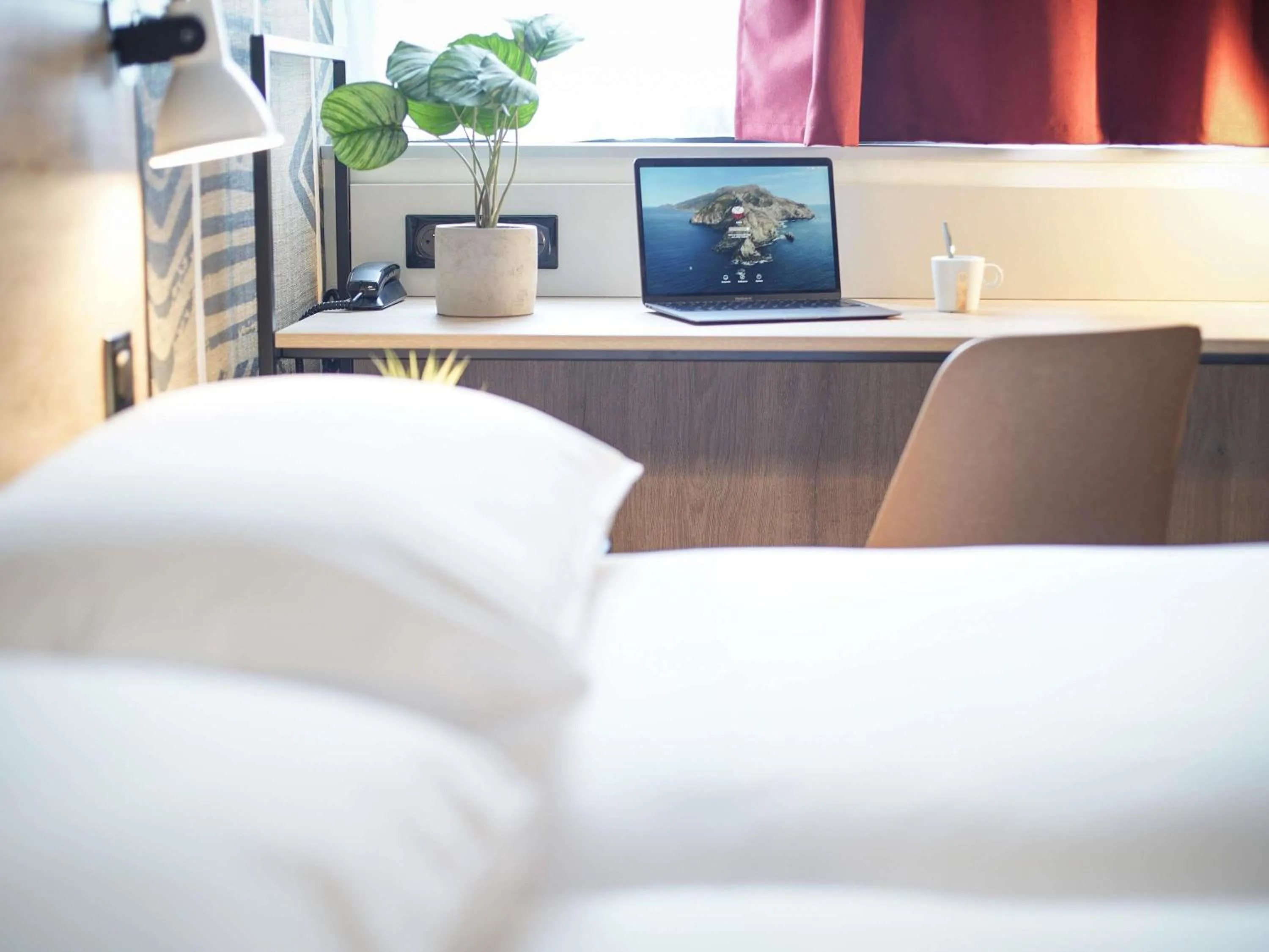 Property building, Bed in Ibis Tours Centre Giraudeau