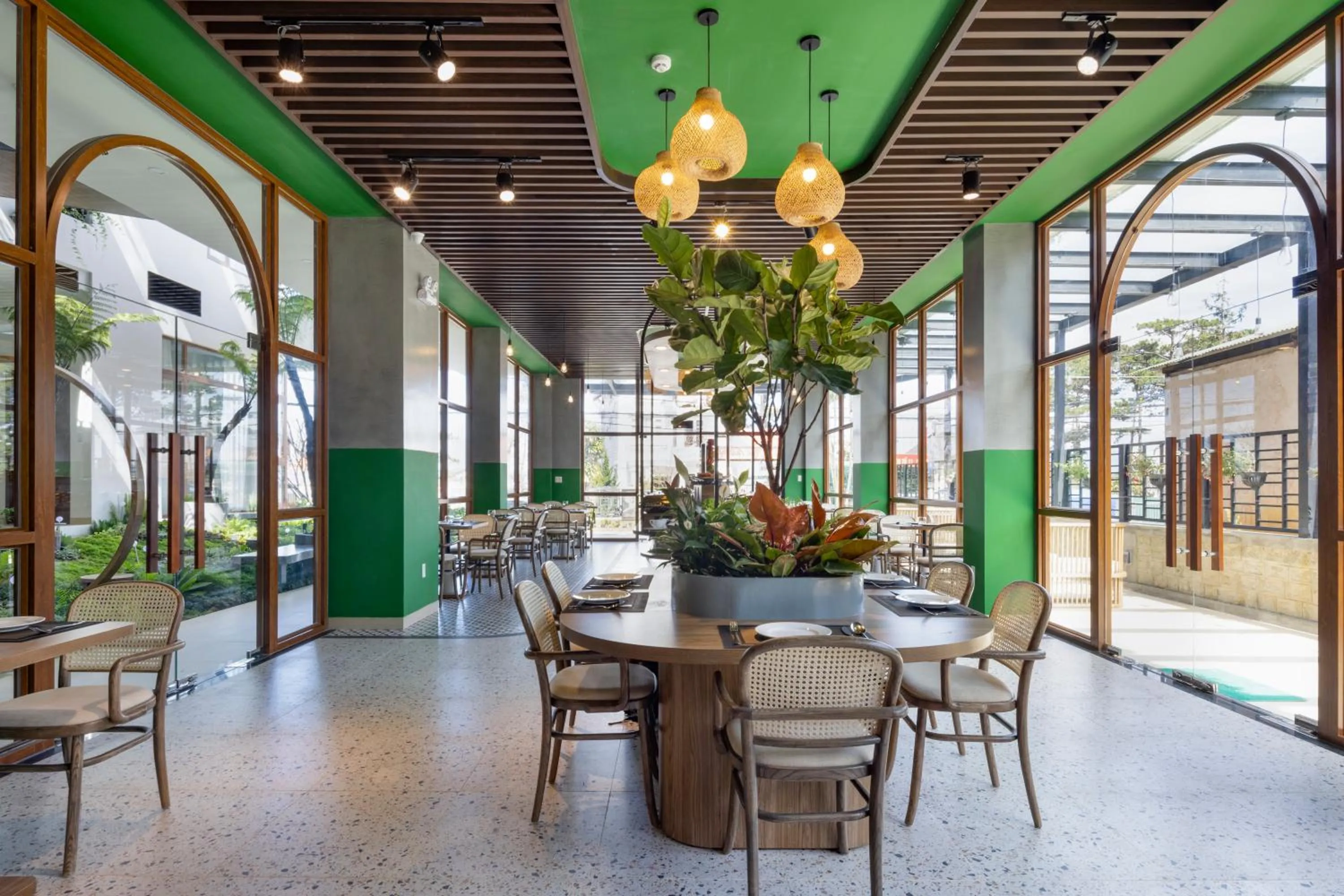 Restaurant/places to eat in Lasol Boutique Hotel