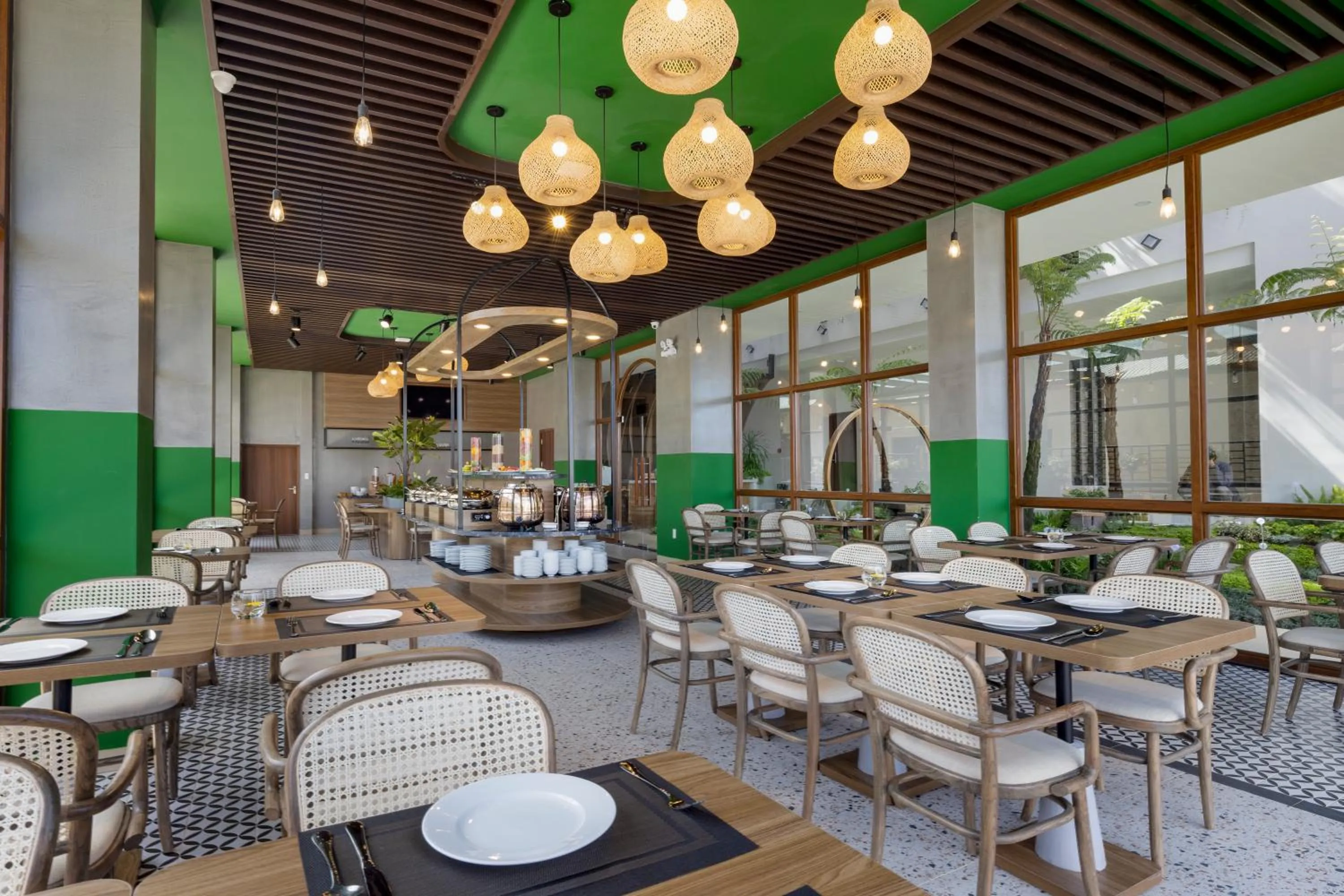 Restaurant/places to eat in Lasol Boutique Hotel