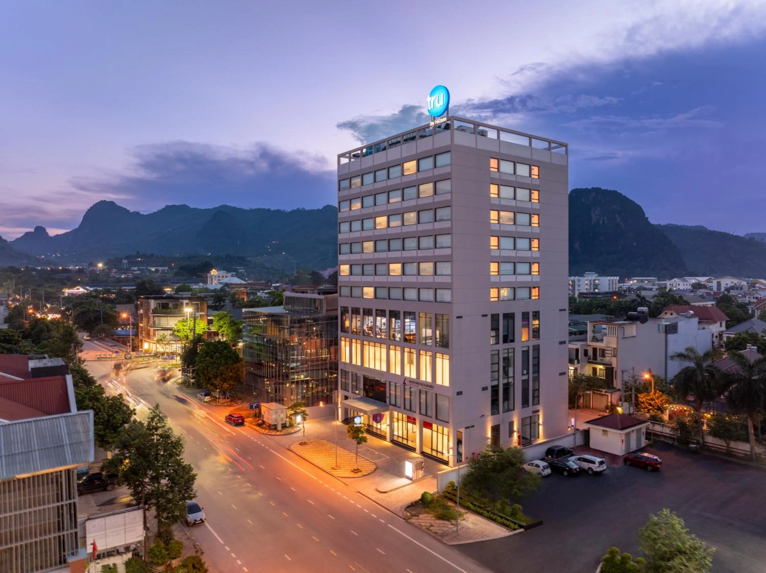 Property building in Tru by Hilton Hoa Binh City Centre