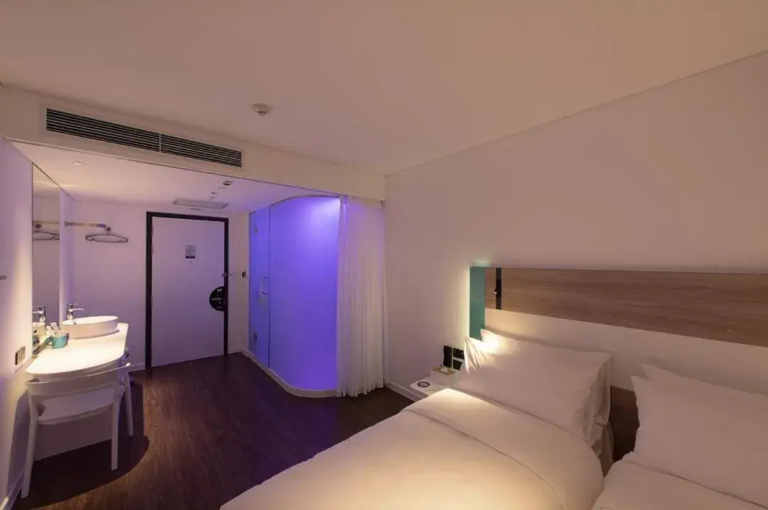 Deluxe Twin Room - single occupancy in SOJO Hotel Hoa Binh Deluxe Twin Room - single occupancy in SOJO Hotel Hoa Binh