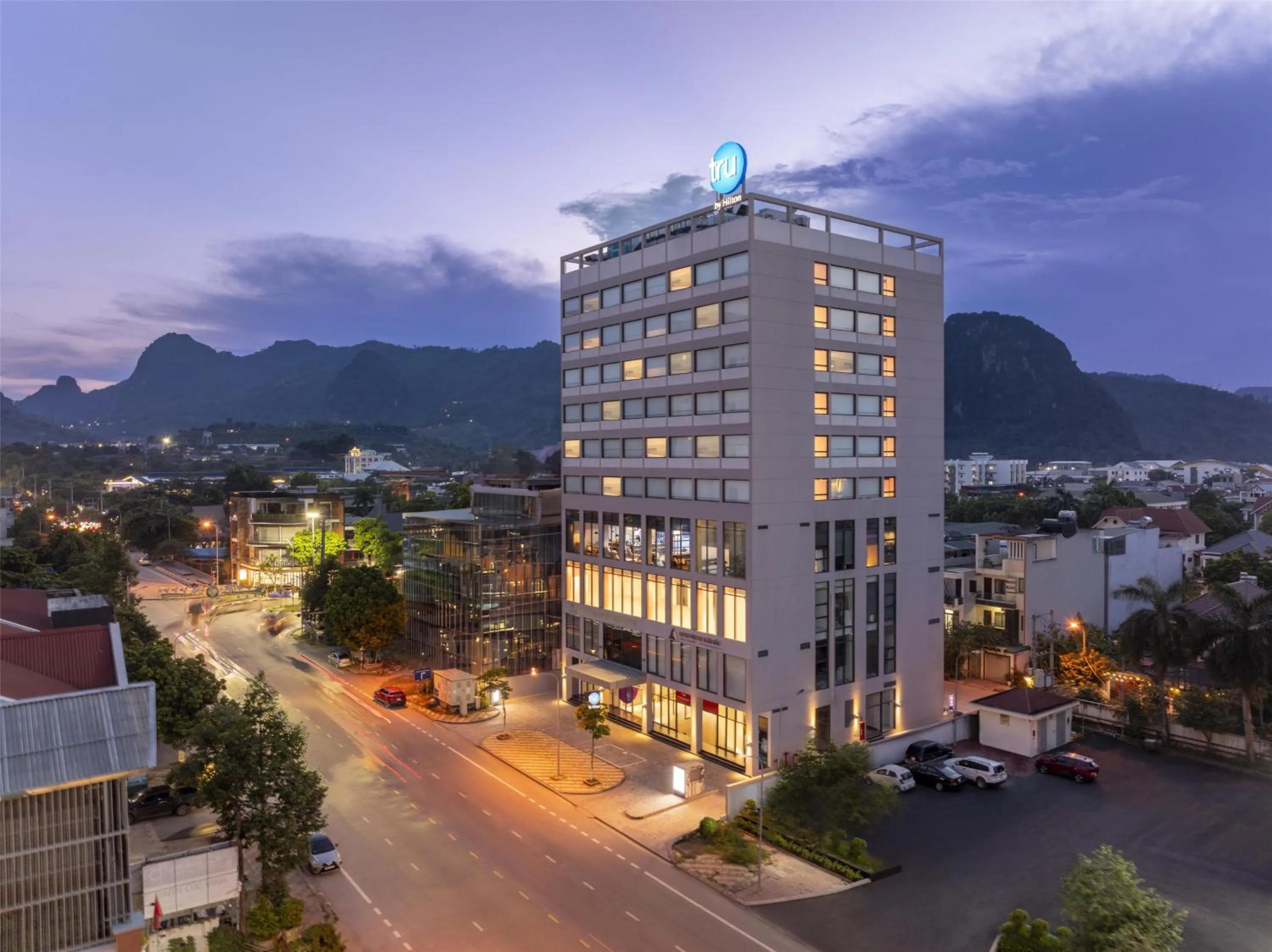 Property building in Tru by Hilton Hoa Binh City Centre