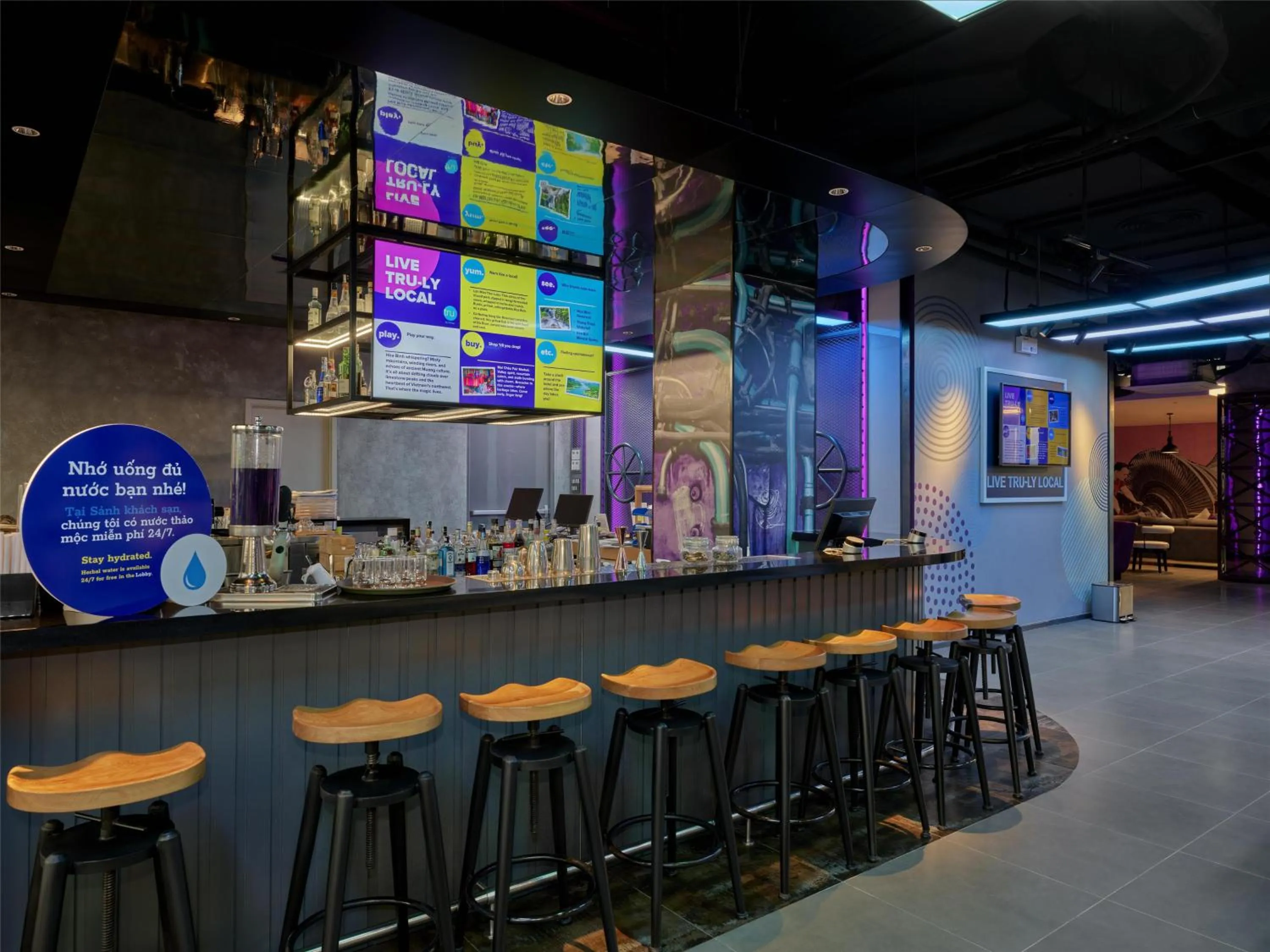 Lounge or bar in Tru by Hilton Hoa Binh City Centre