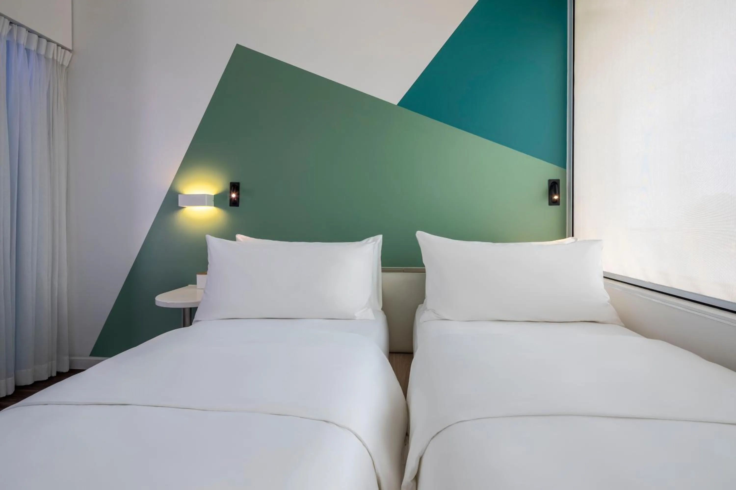 Bed in Tru by Hilton Hoa Binh City Centre