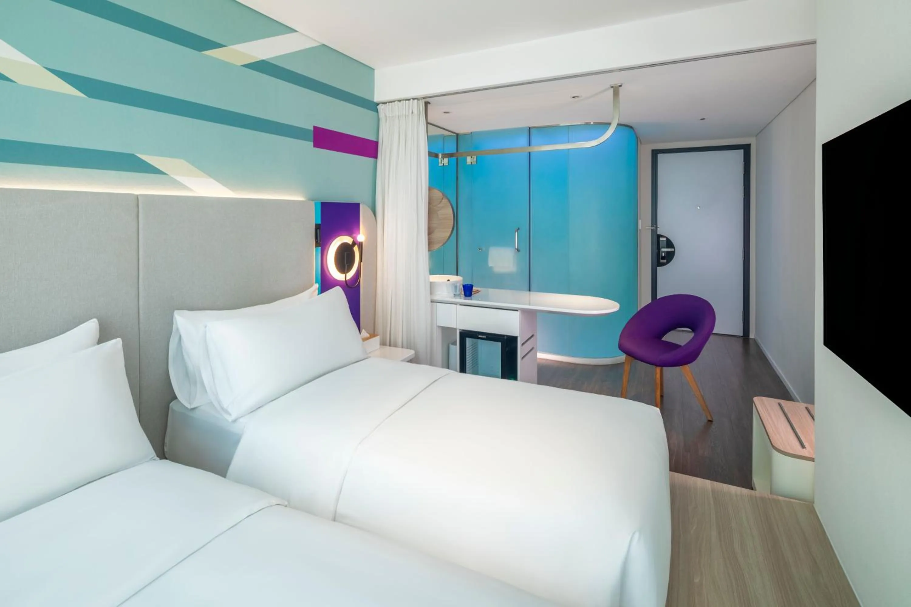 Bed in Tru by Hilton Hoa Binh City Centre