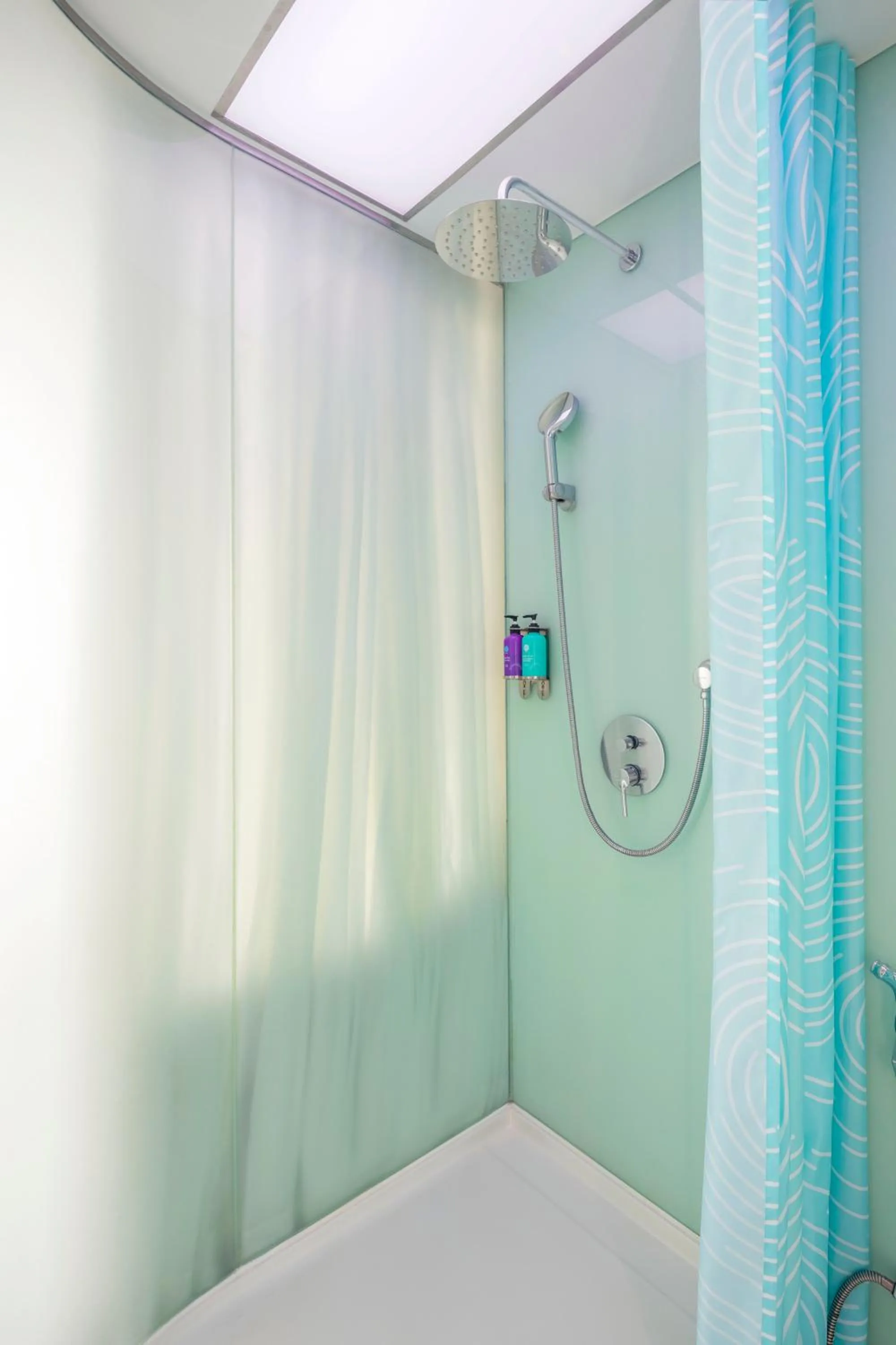 Shower in Tru by Hilton Viet Tri City Centre