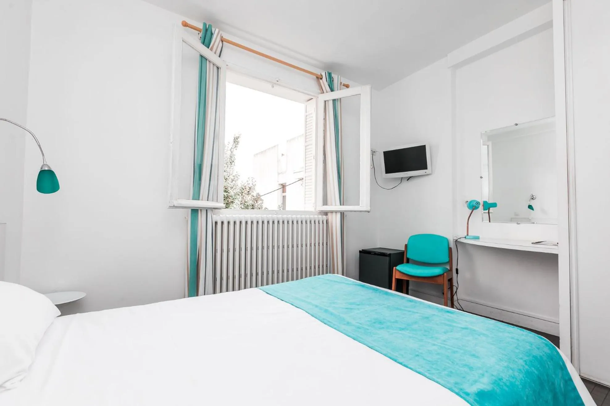 Bed in Hotel Le Trident Thyrsé