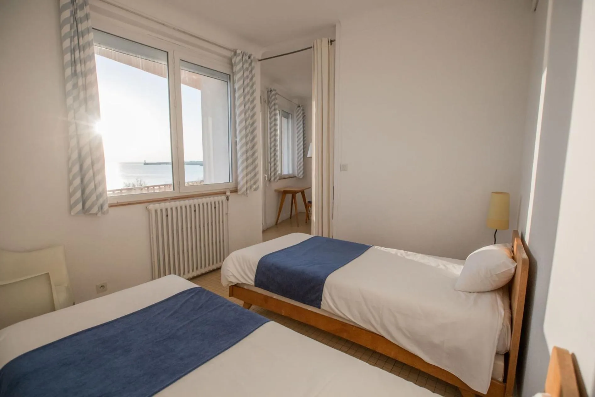 Bed in Hotel Le Trident Thyrsé