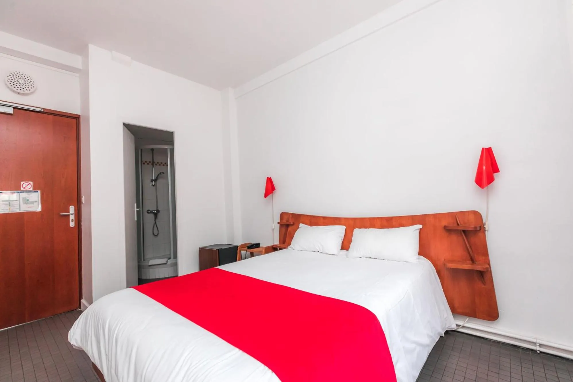 Bed in Hotel Le Trident Thyrsé