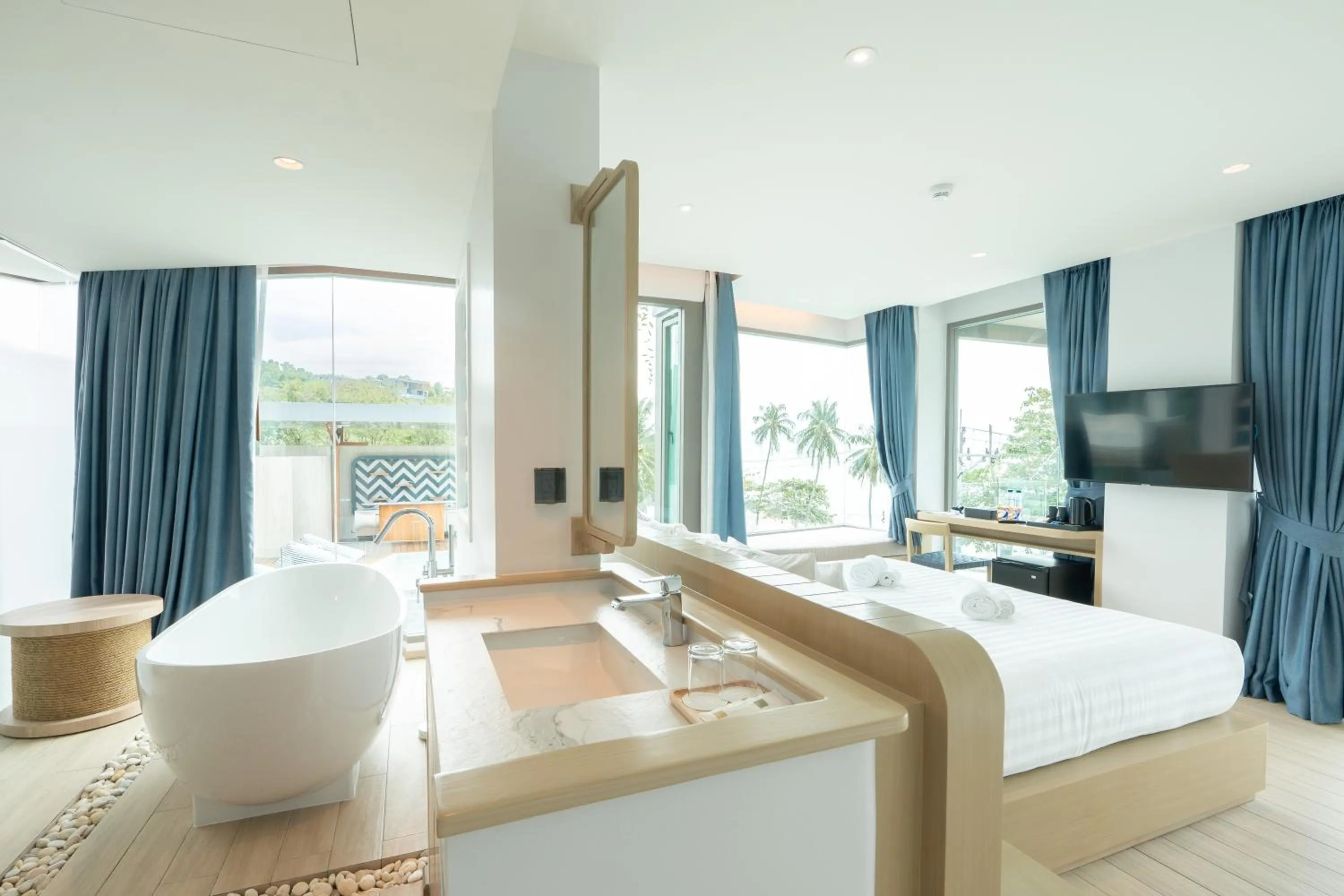 Bathroom, Bed in Panwaburi Beachfront Resort - SHA Extra Plus