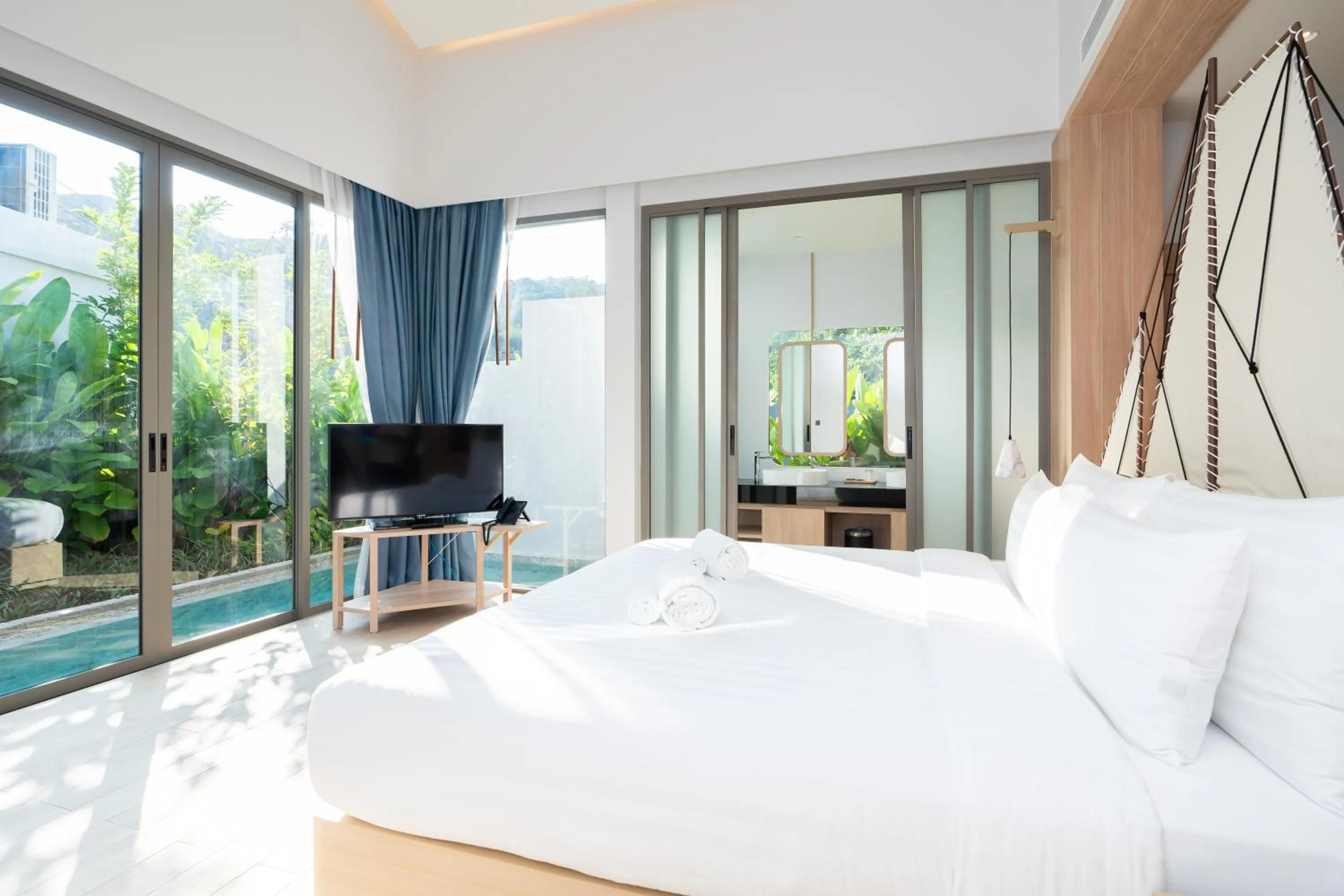 Photo of the whole room, Bed in Panwaburi Beachfront Resort - SHA Extra Plus