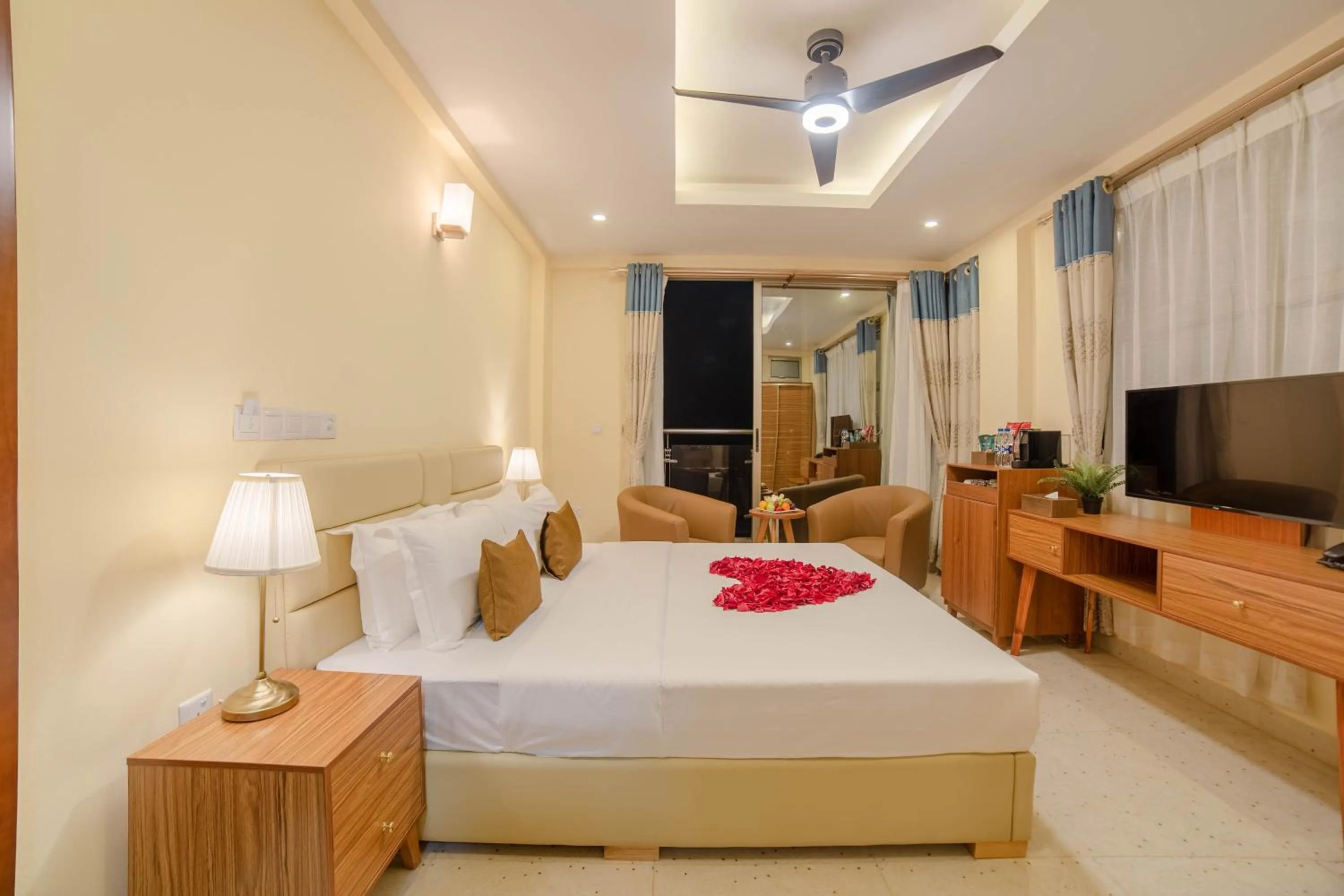 Photo of the whole room, Bed in Amber Beach Hotel at Hulhumale