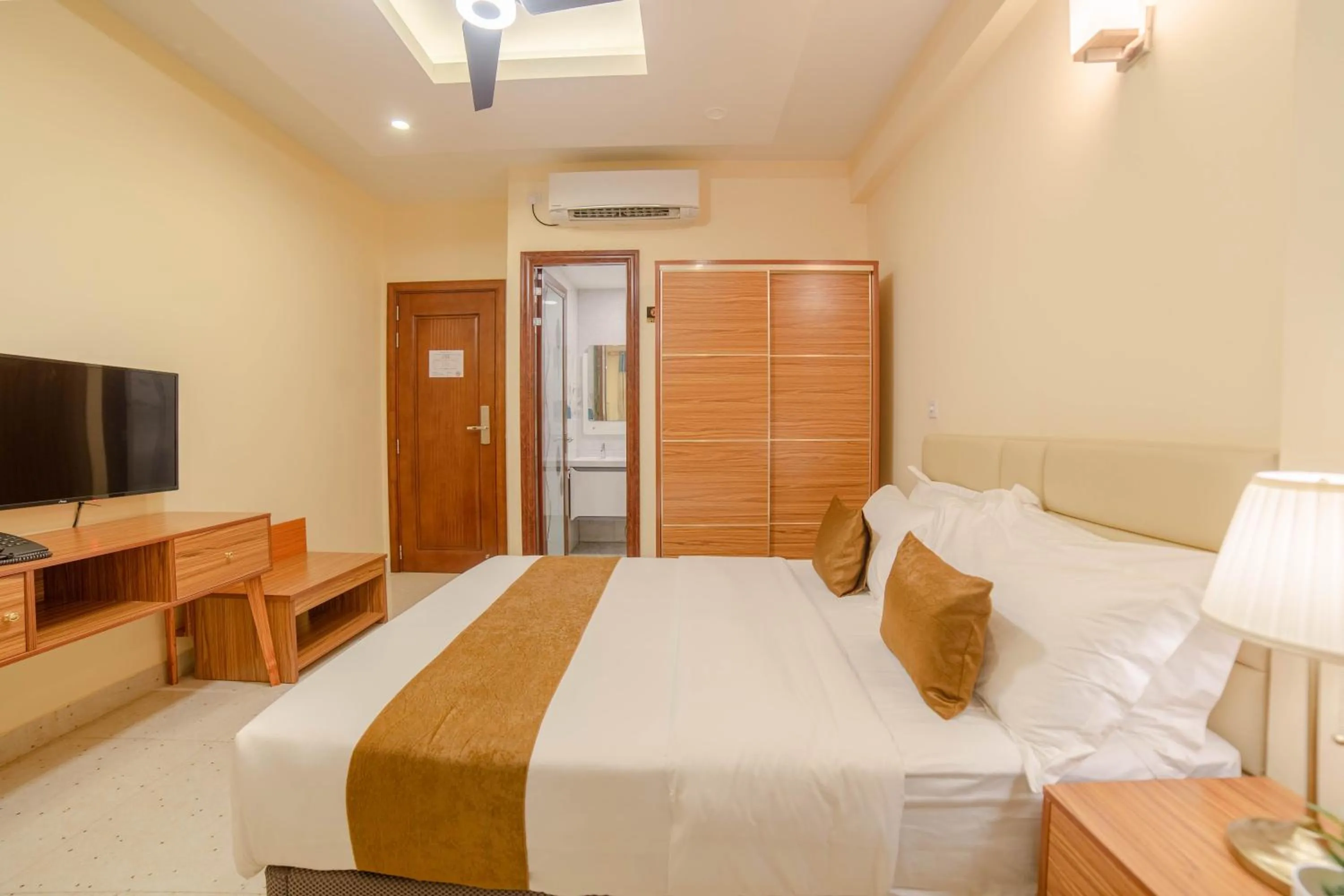 TV and multimedia, Bed in Amber Beach Hotel at Hulhumale