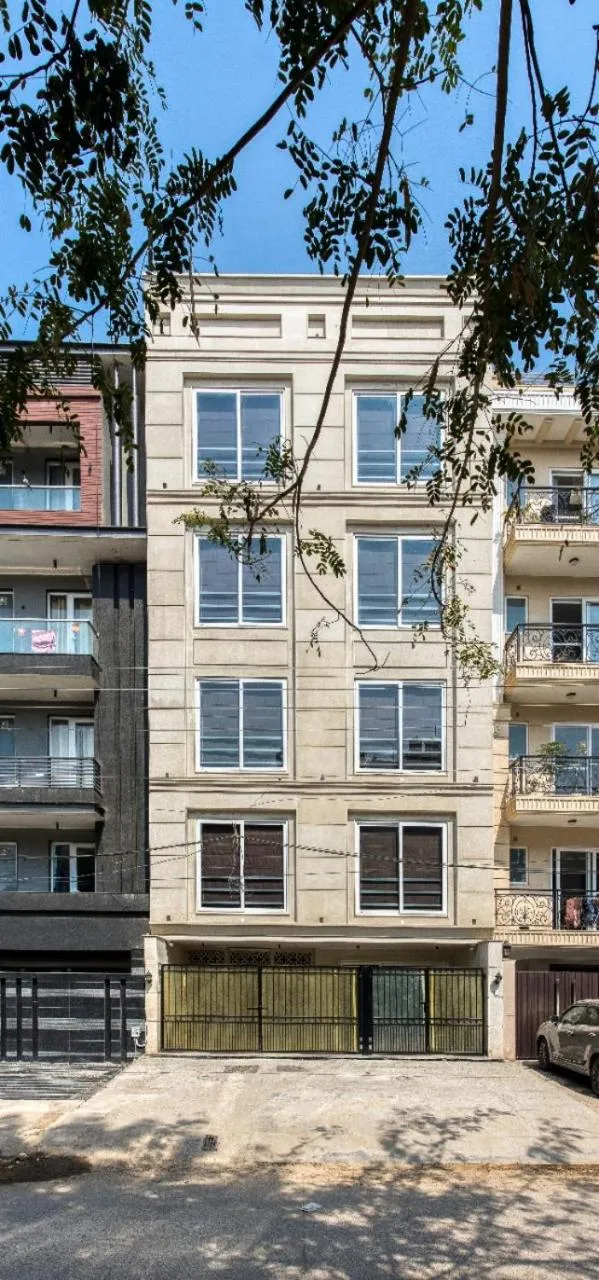 Property building in ROSASTAYS Gurugram Golf Course