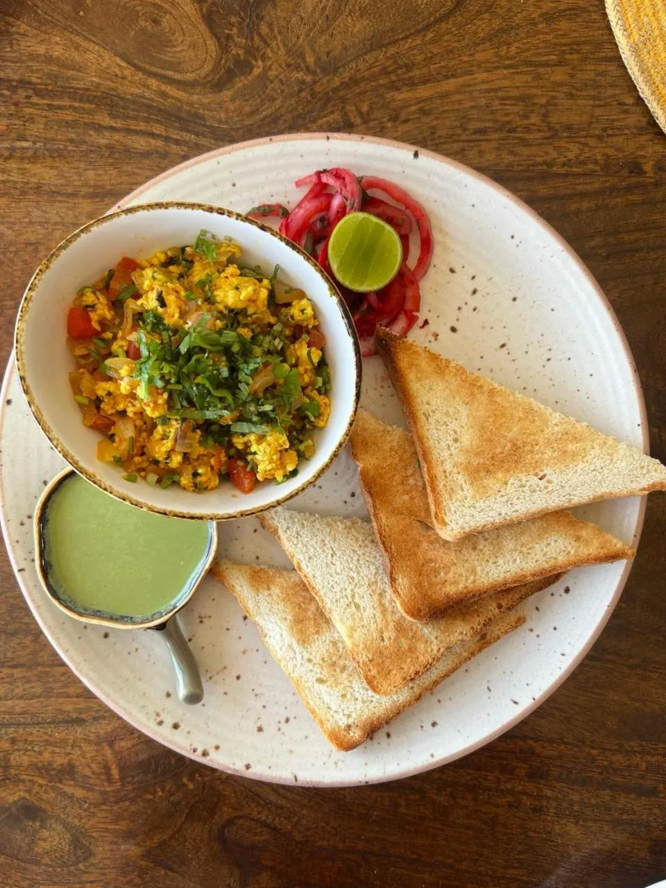 Restaurant/places to eat in Aura Boutique Hotel