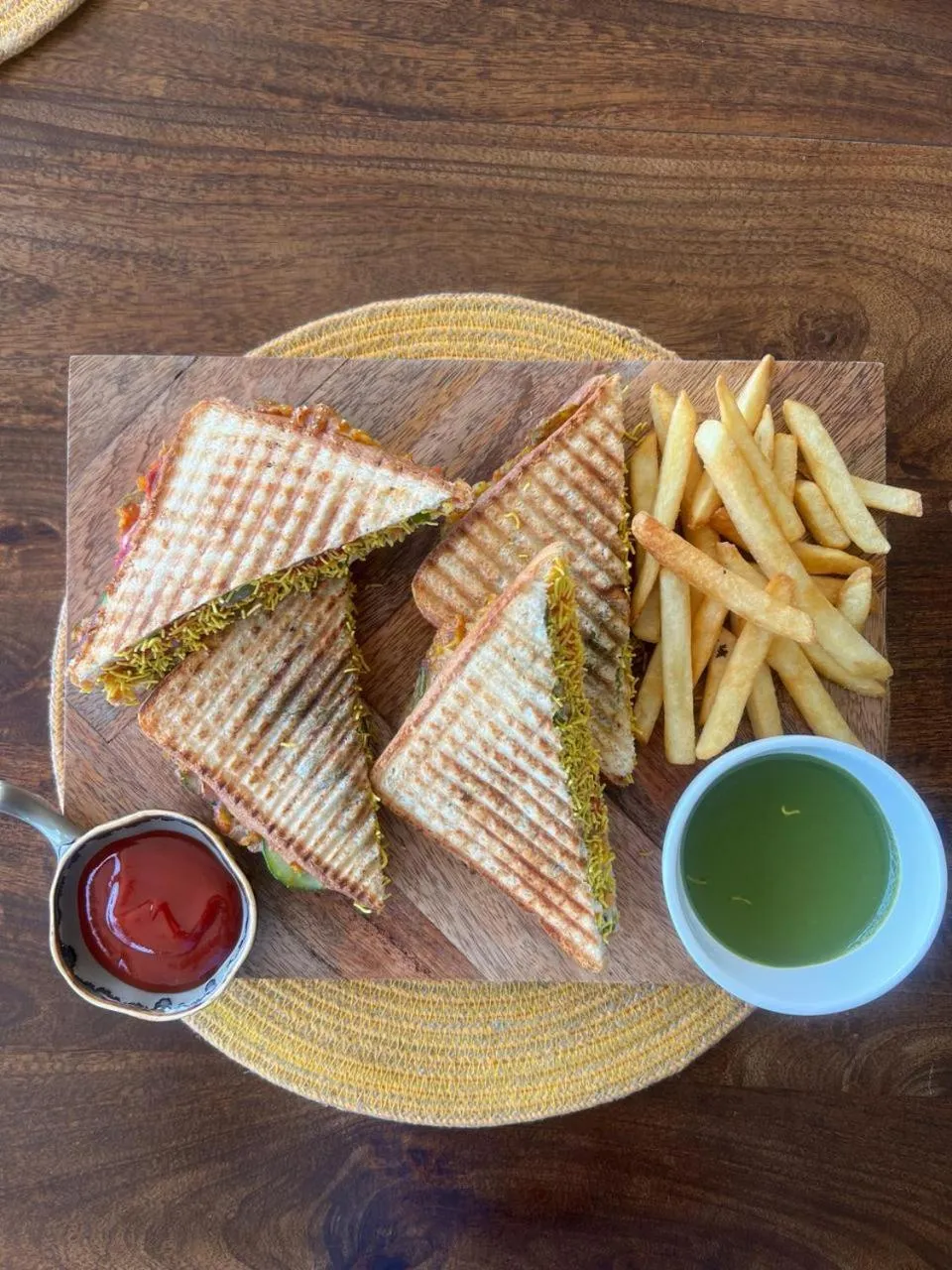 Restaurant/places to eat in Aura Boutique Hotel