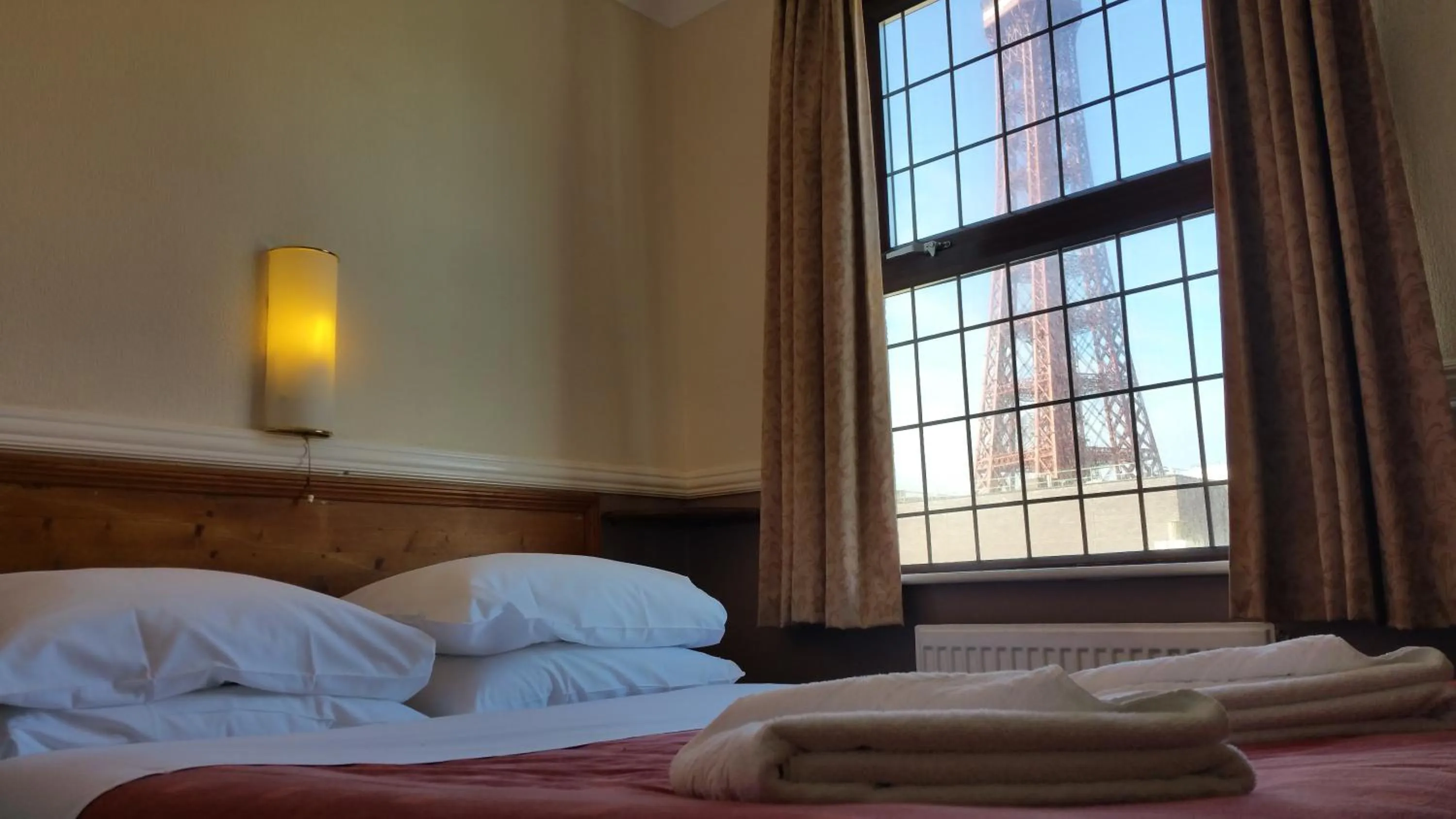 Bed in Westholme Hotel