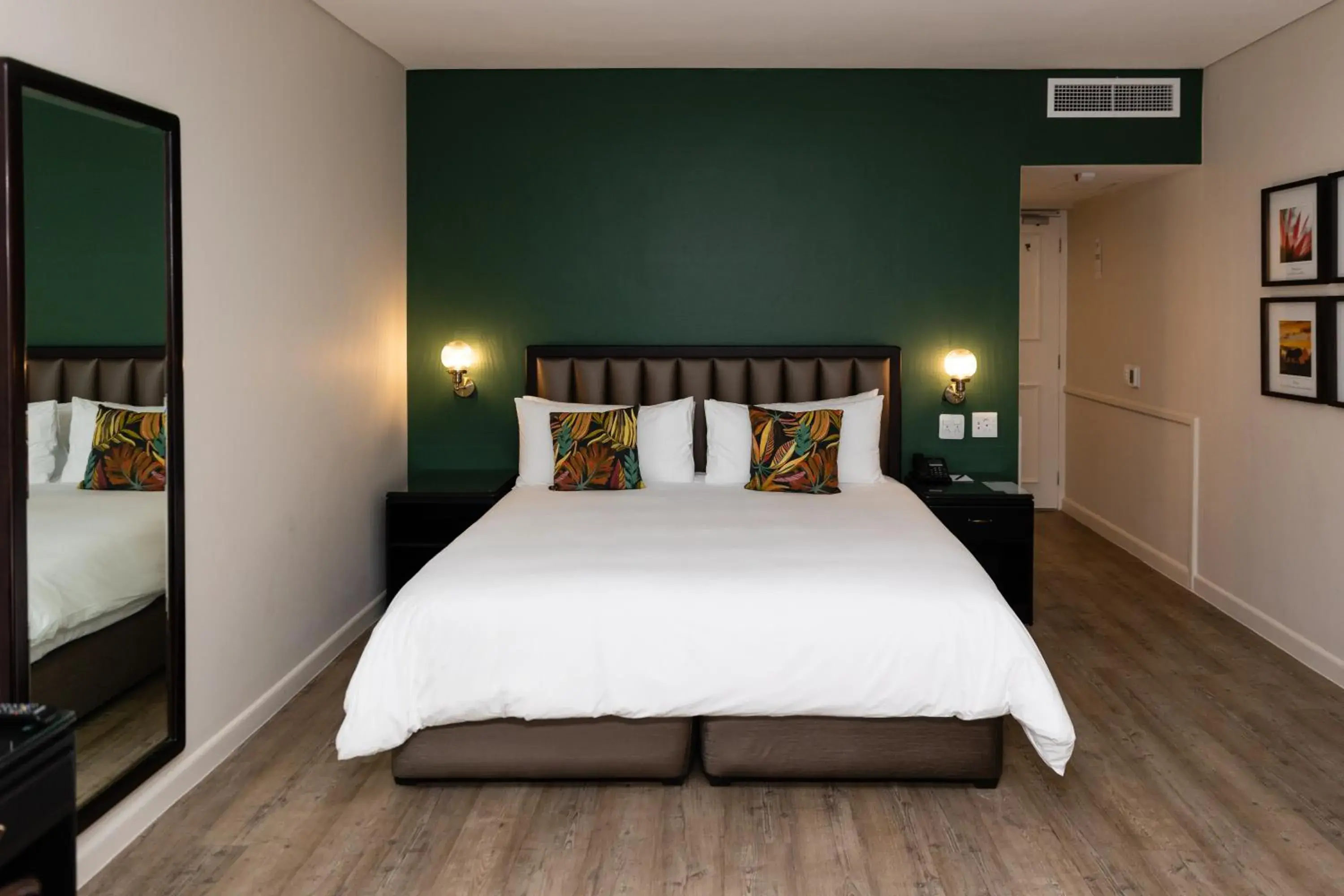 Deluxe Double or Twin Room in Lord Charles Hotel, Somerset West, a Tribute Portfolio Hotel Deluxe Double or Twin Room in Lord Charles Hotel, Somerset West, a Tribute Portfolio Hotel