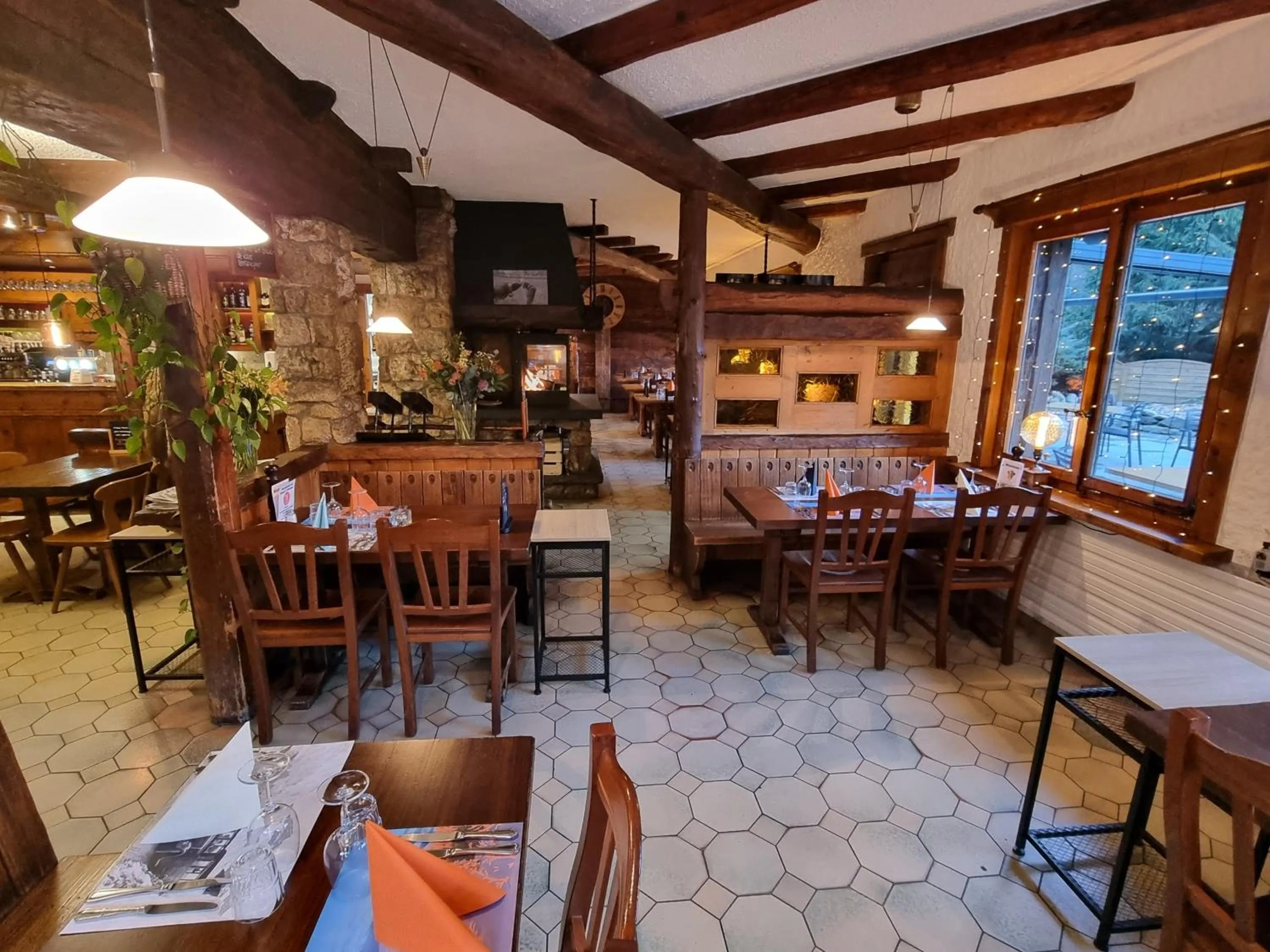 Restaurant/places to eat in Le Catogne