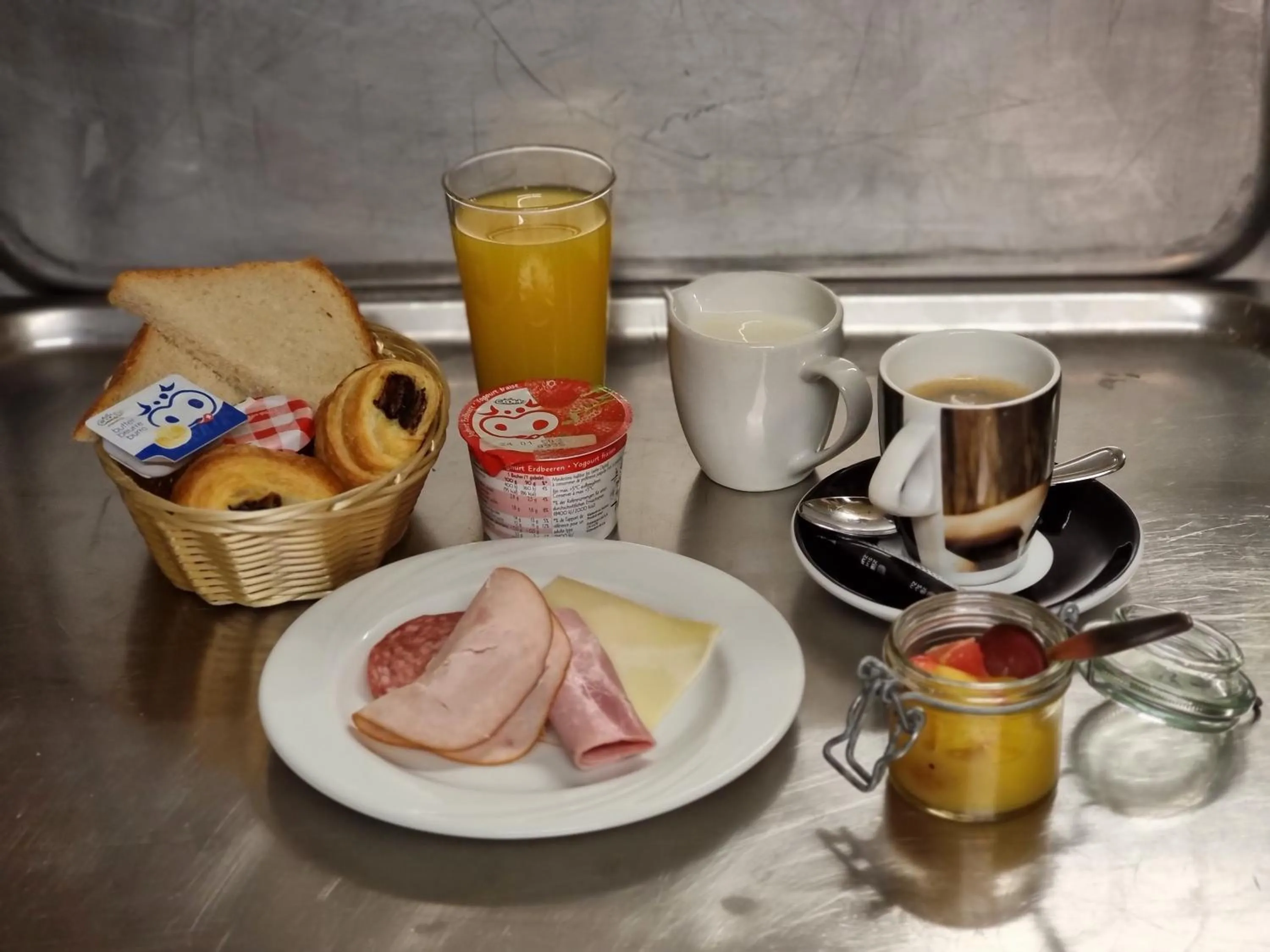 Continental breakfast in Le Catogne