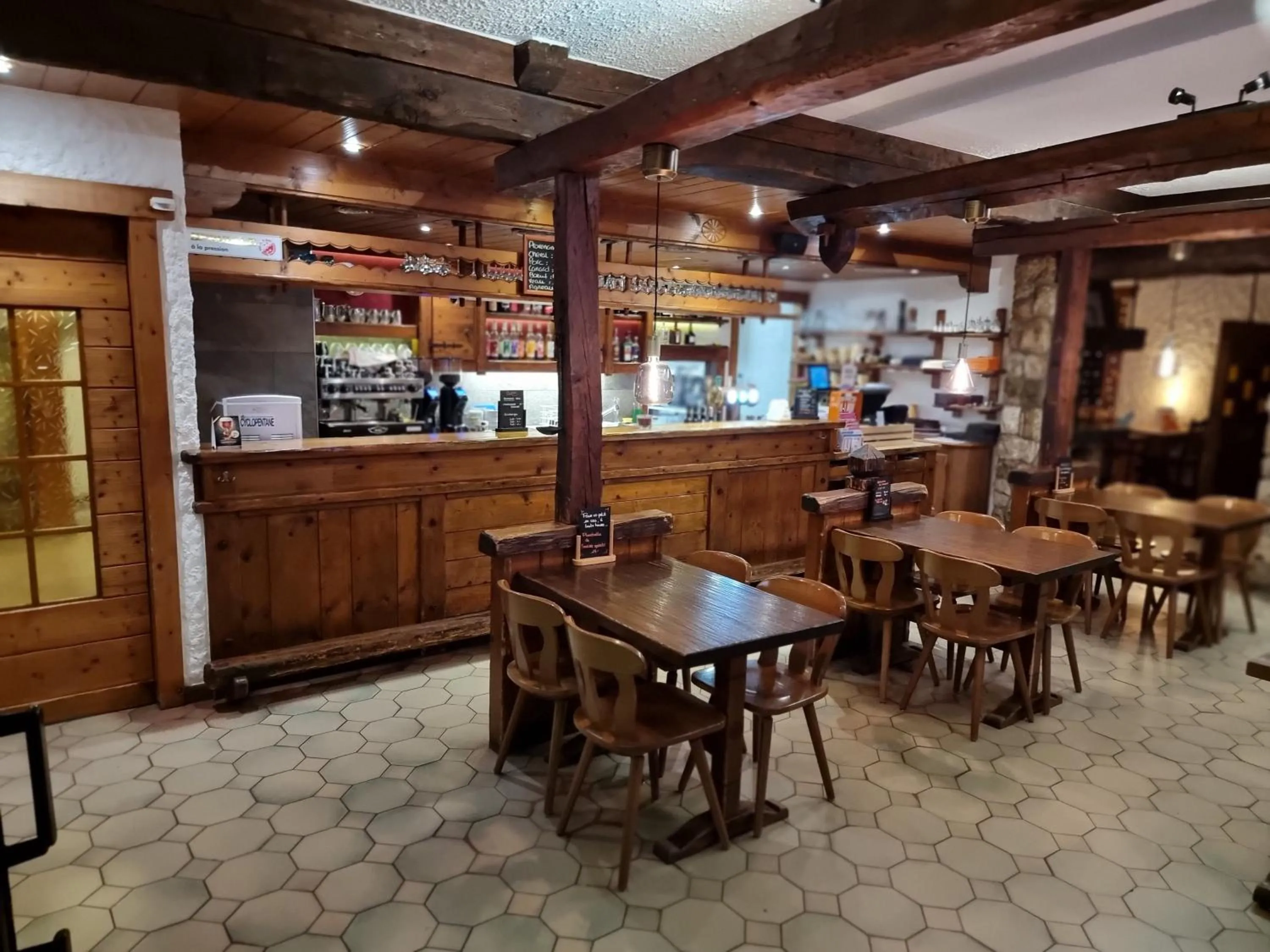 Lounge or bar in Le Catogne