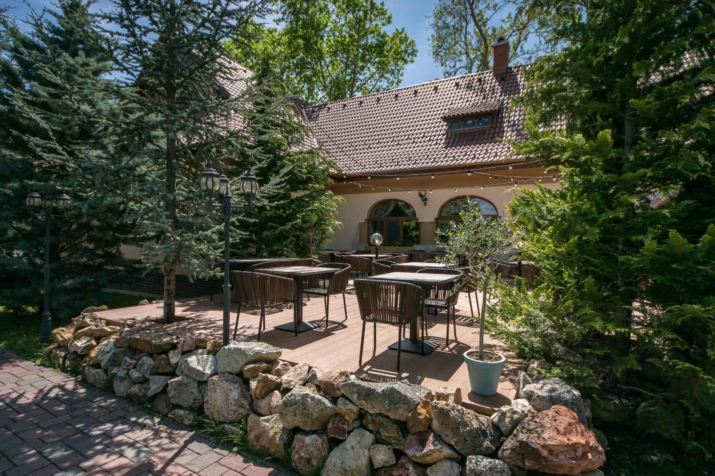 Restaurant/places to eat in Platan Garden Rooms & Restaurant