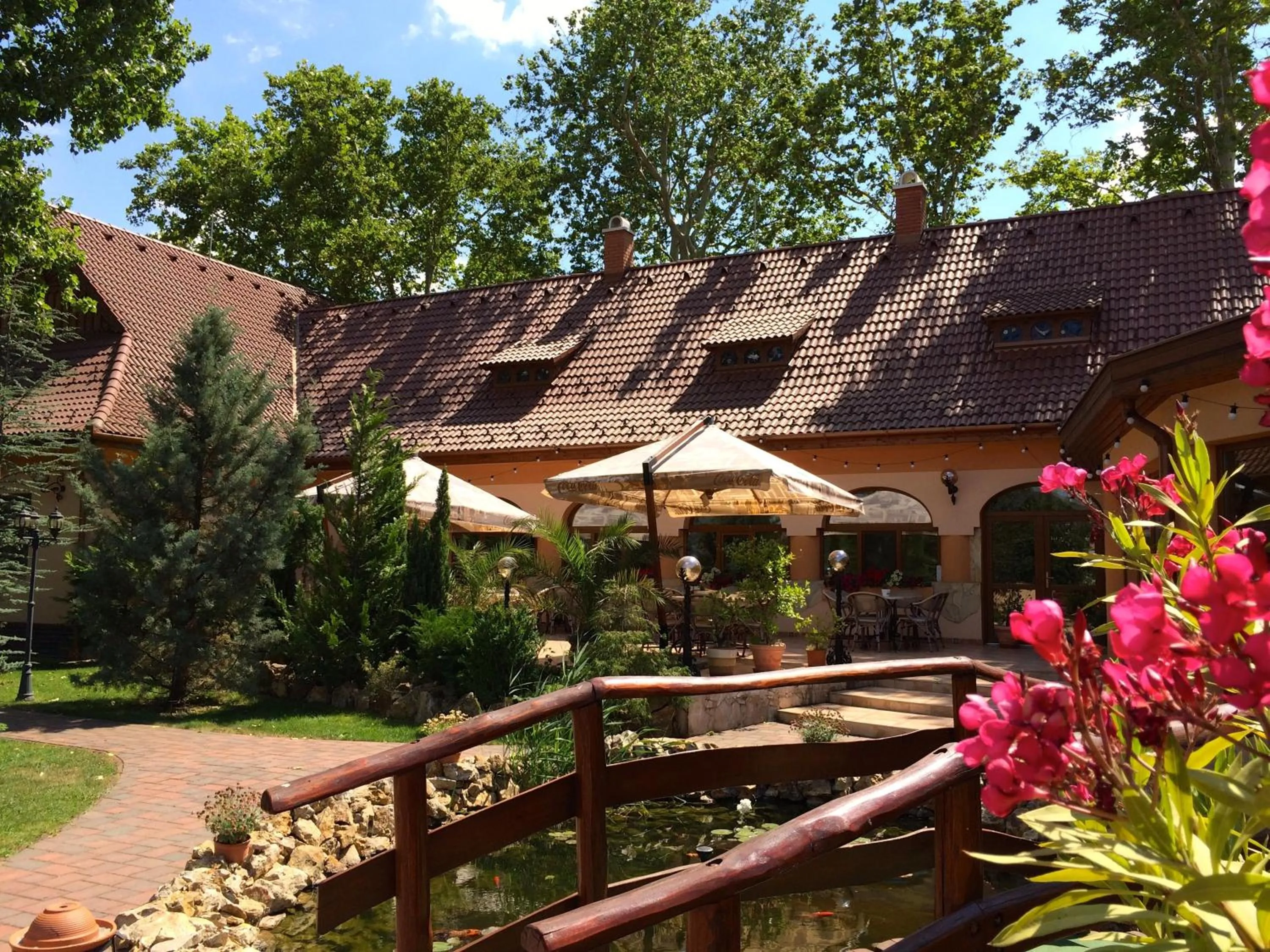 Garden in Platan Garden Rooms & Restaurant